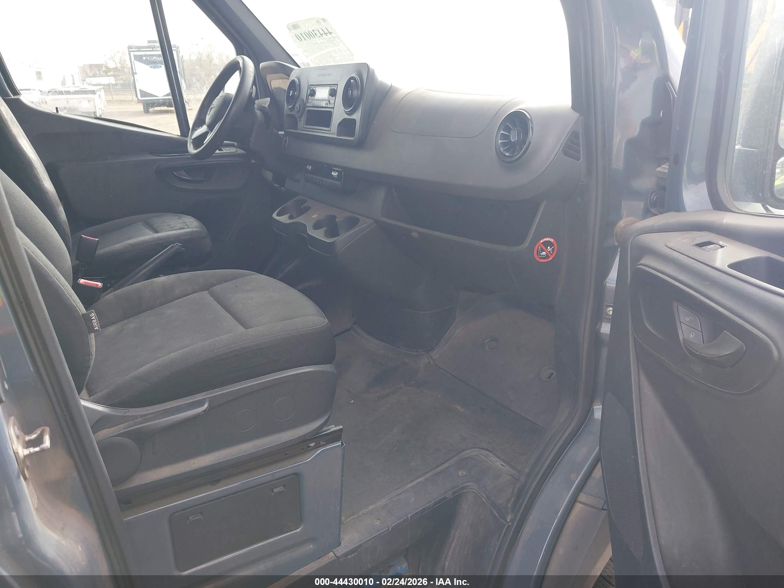 MERCEDES-BENZ SPRINTER image 5