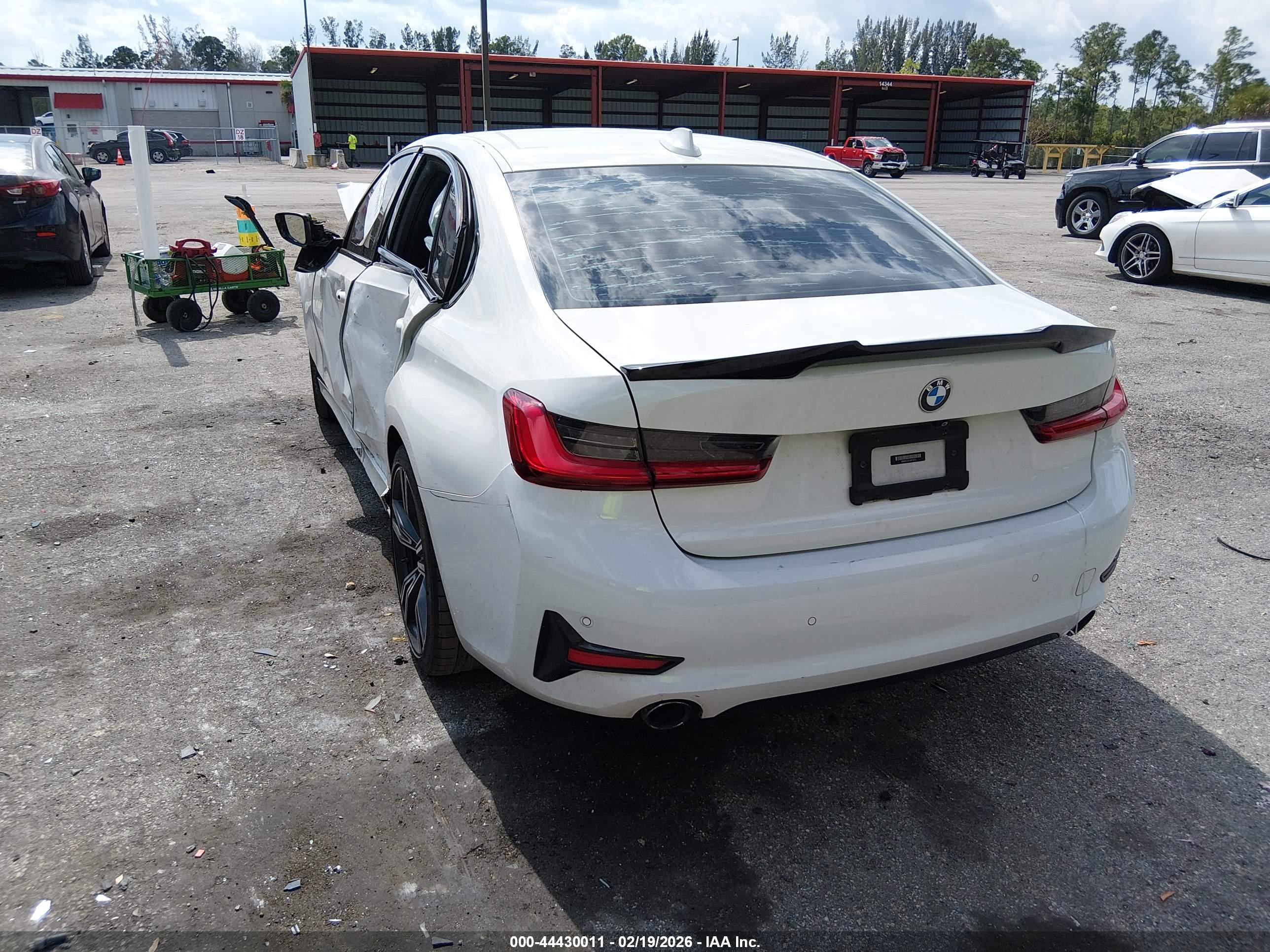 BMW 330I image 3
