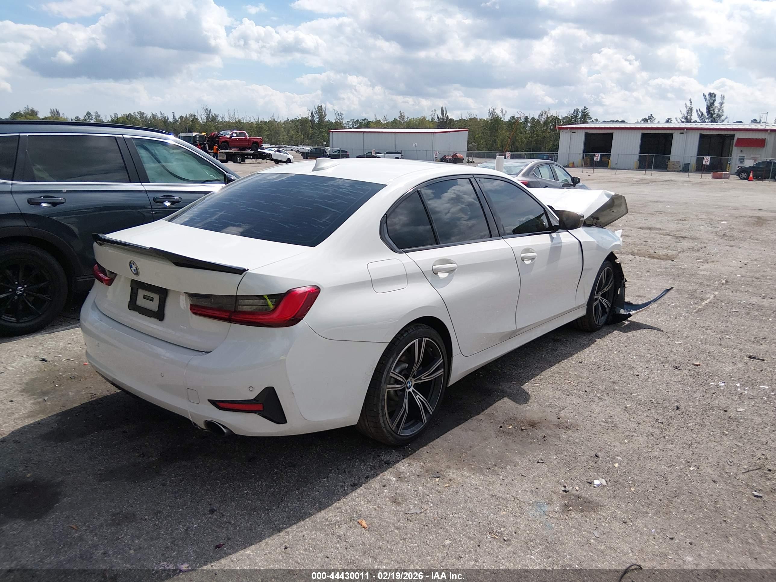 BMW 330I image 4