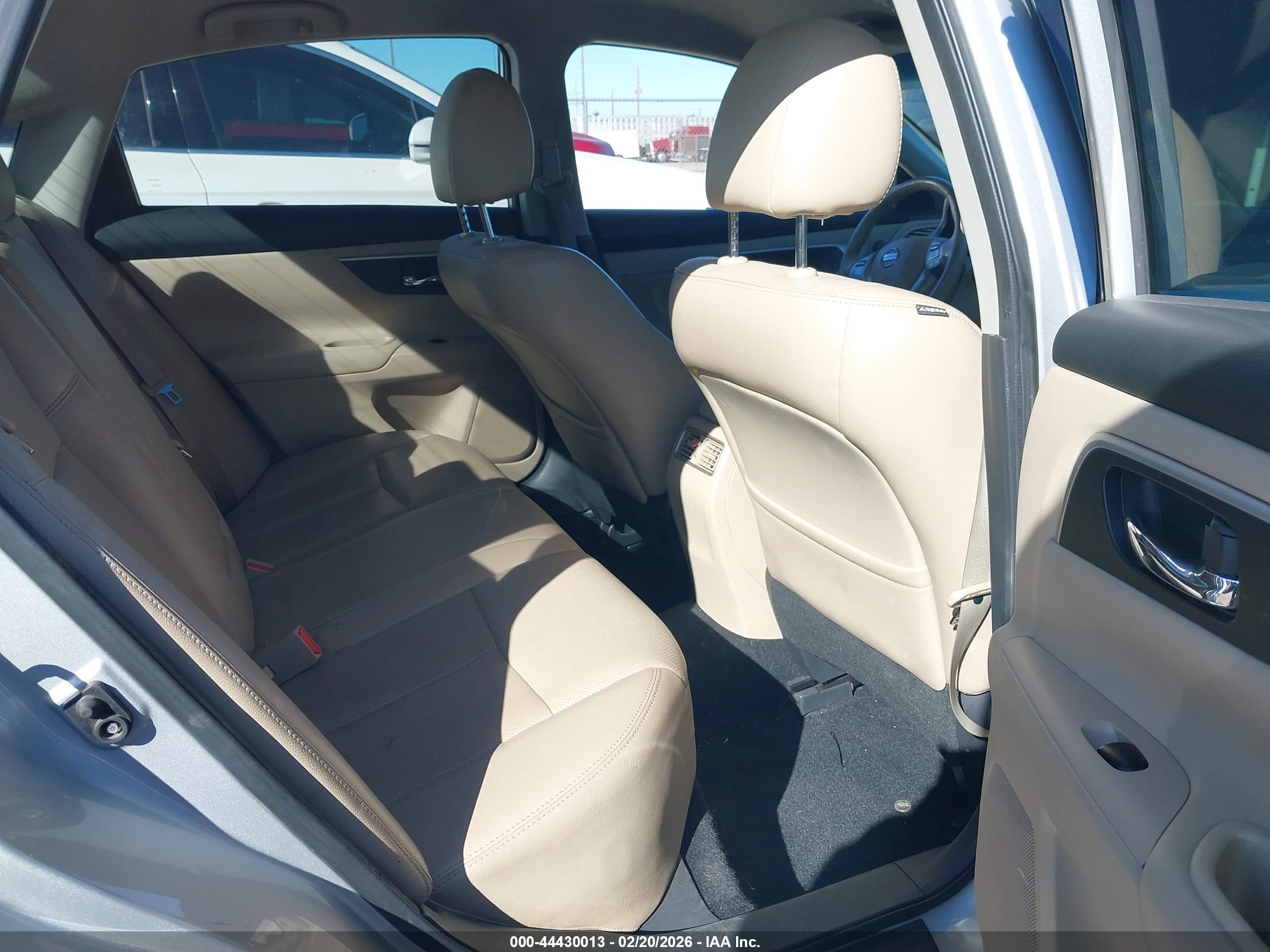 NISSAN ALTIMA image 8