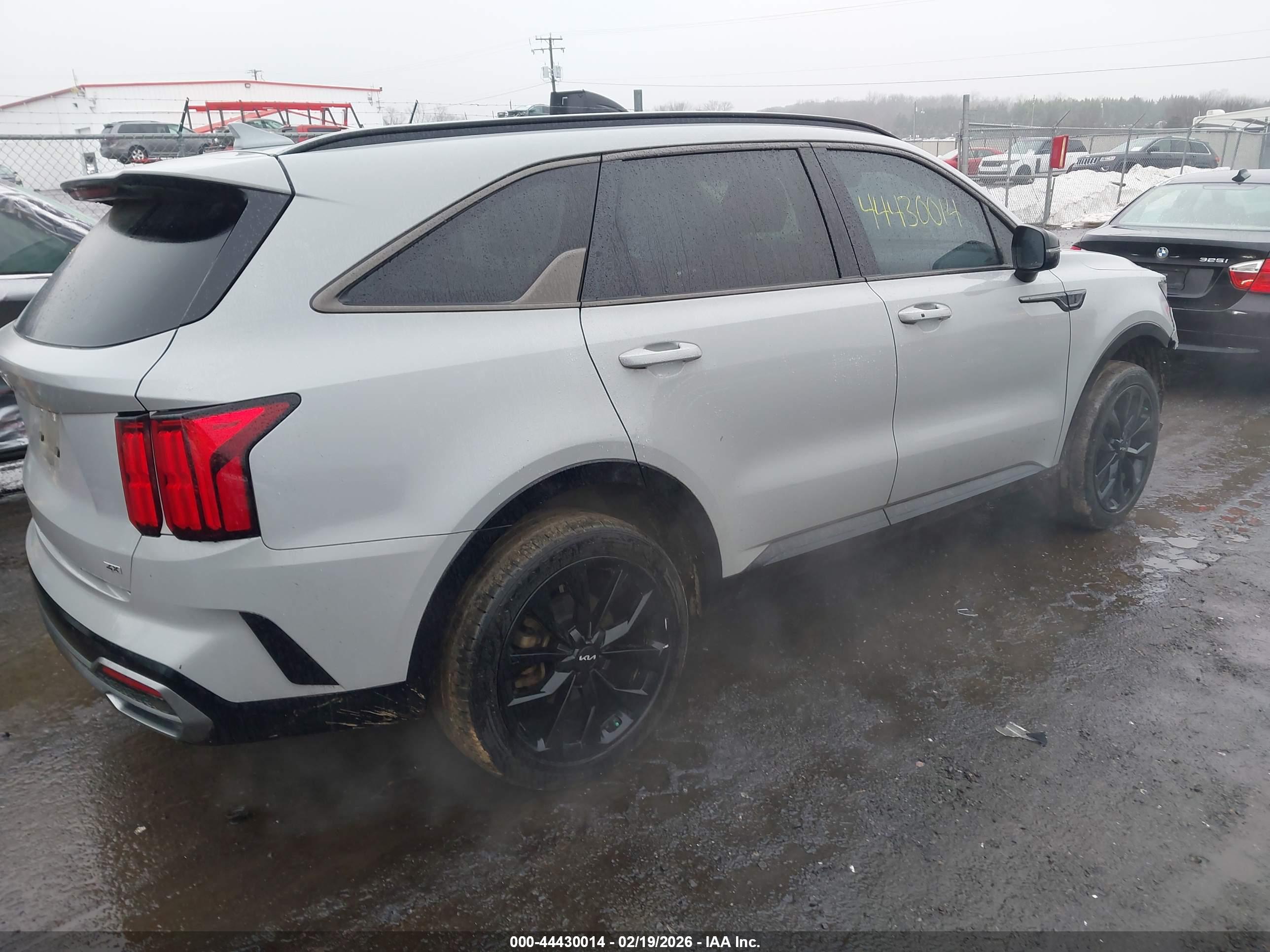 KIA SORENTO image 4