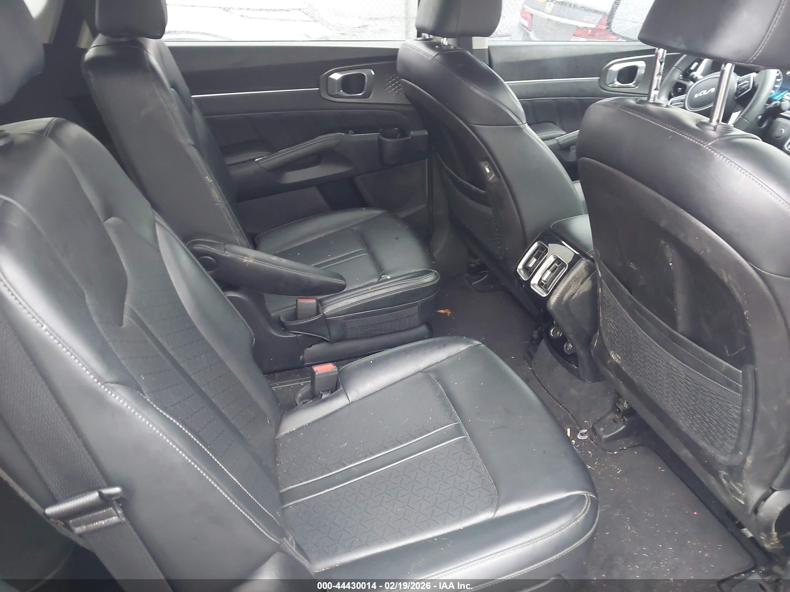 KIA SORENTO image 8
