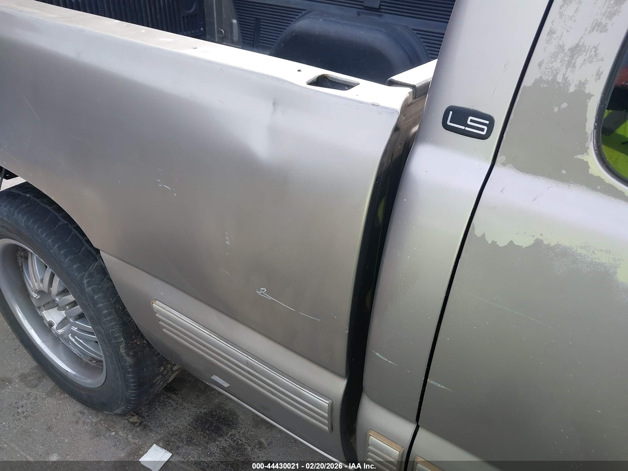 CHEVROLET SILVERADO image 6