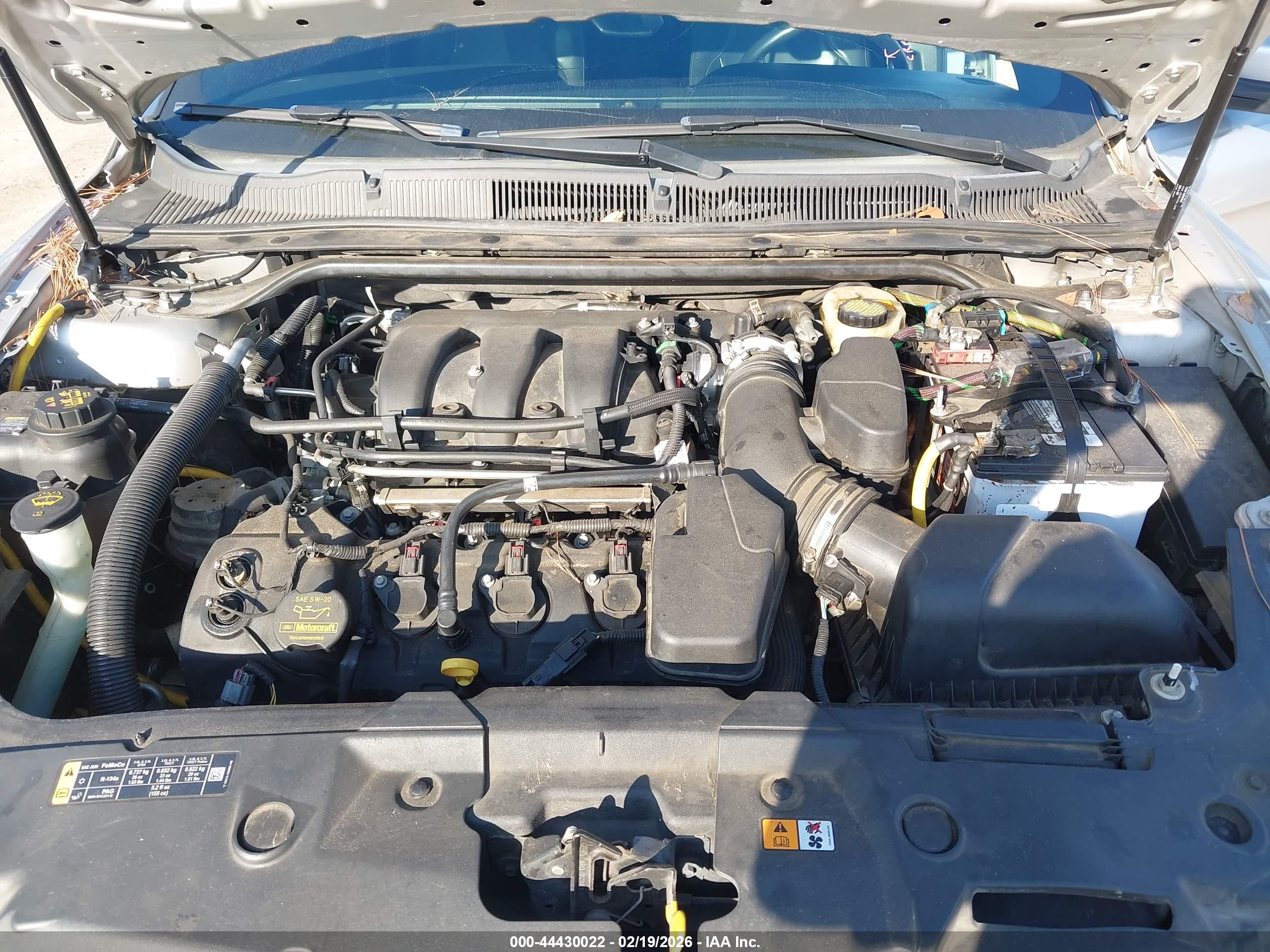 FORD TAURUS image 10