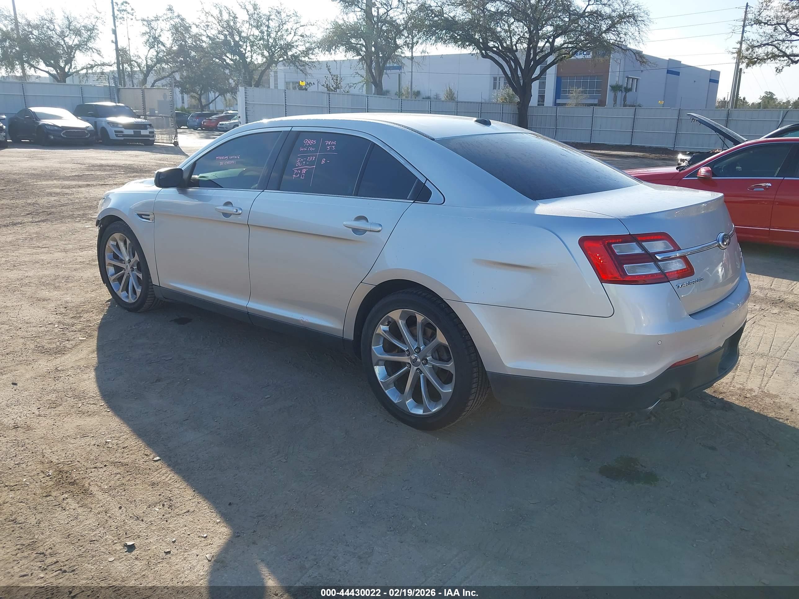 FORD TAURUS image 3