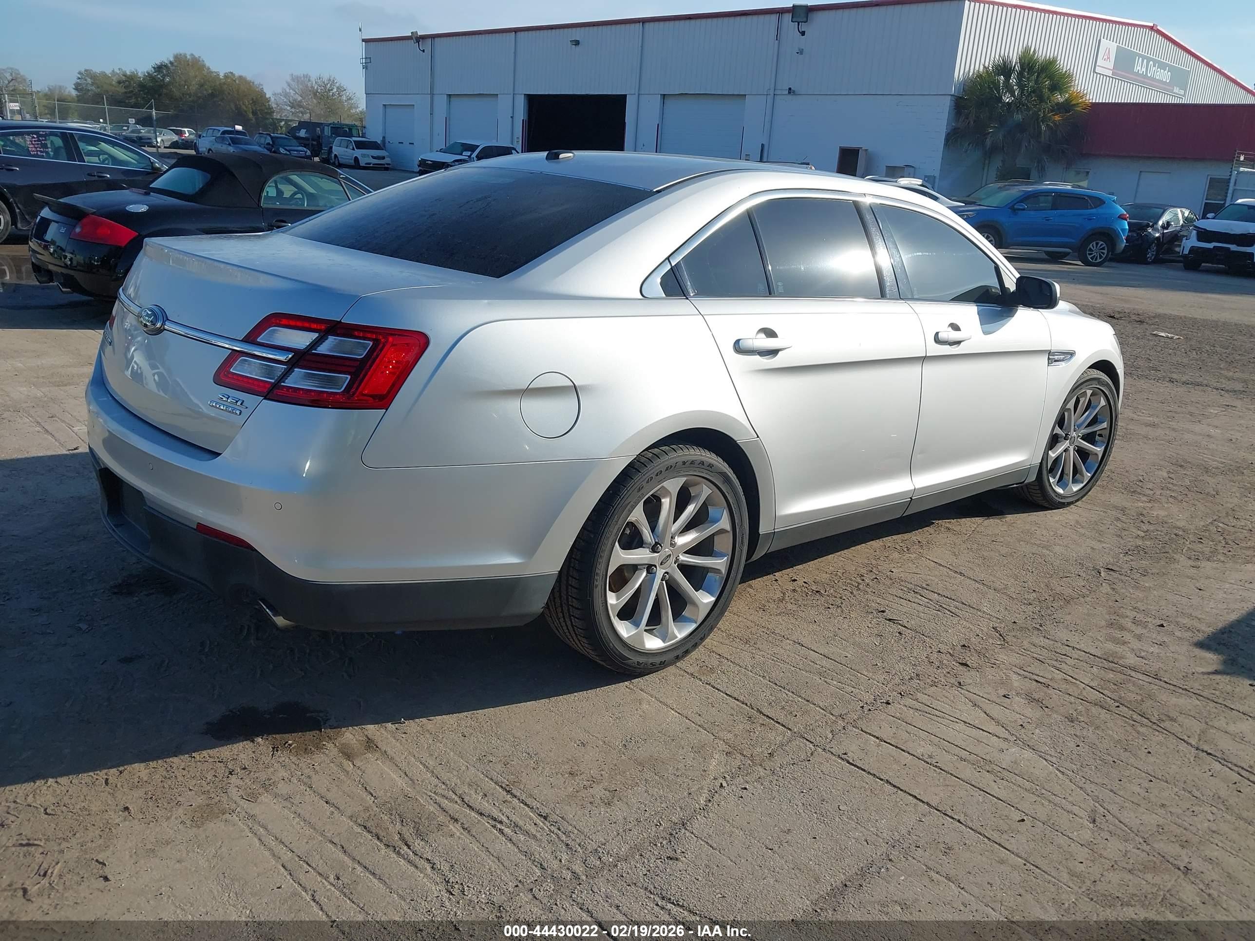 FORD TAURUS image 4