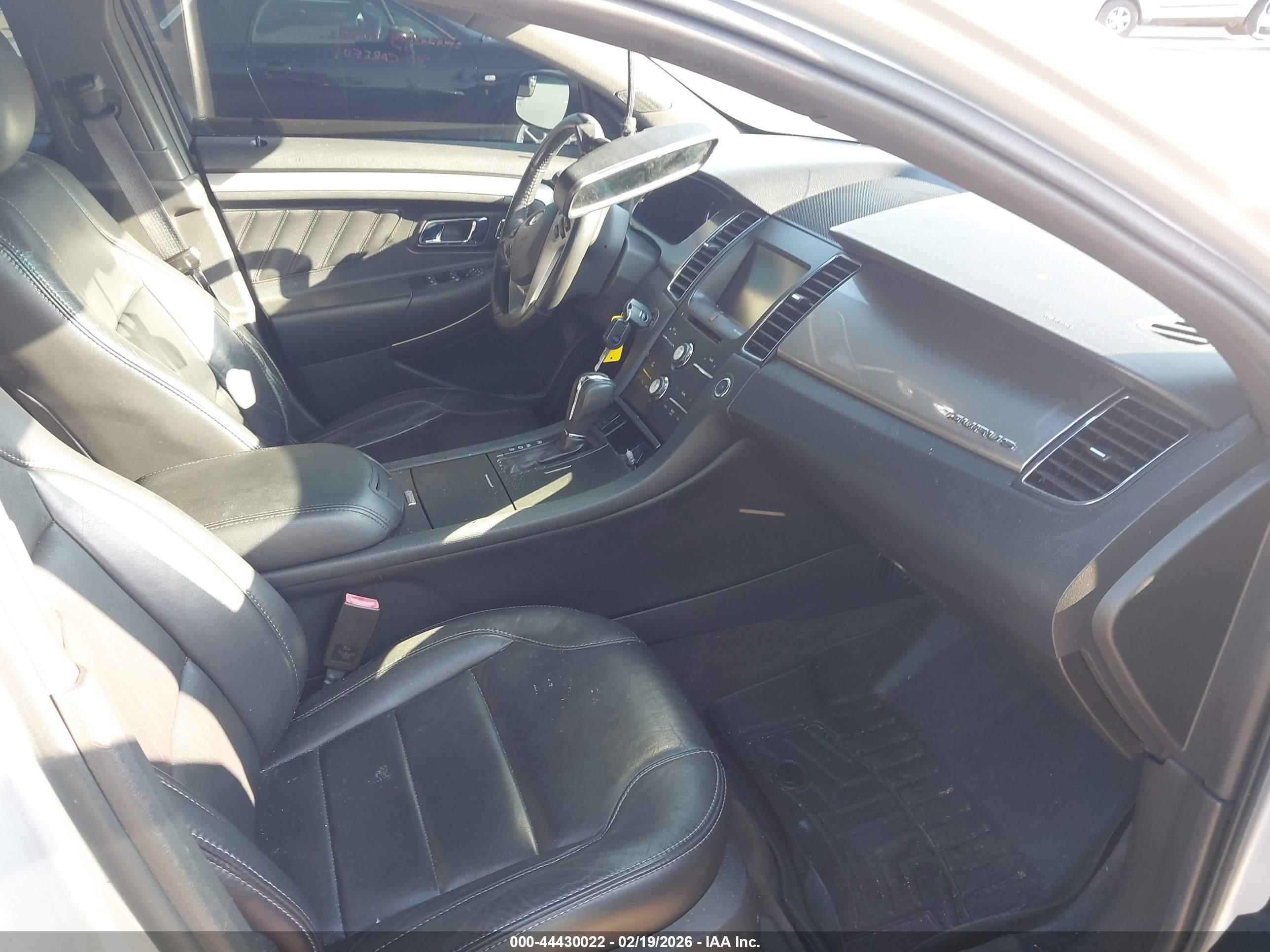 FORD TAURUS image 5