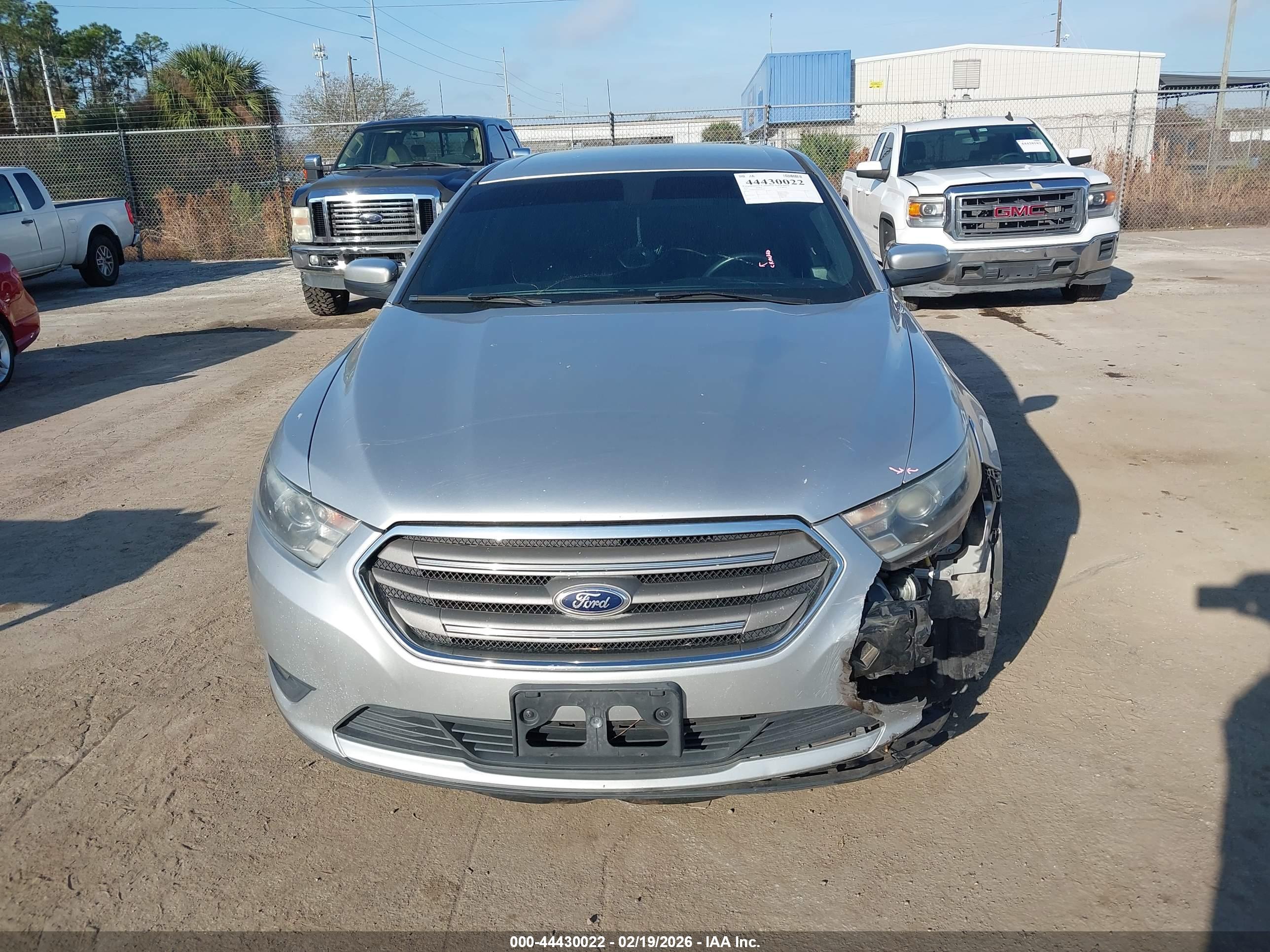 FORD TAURUS image 6