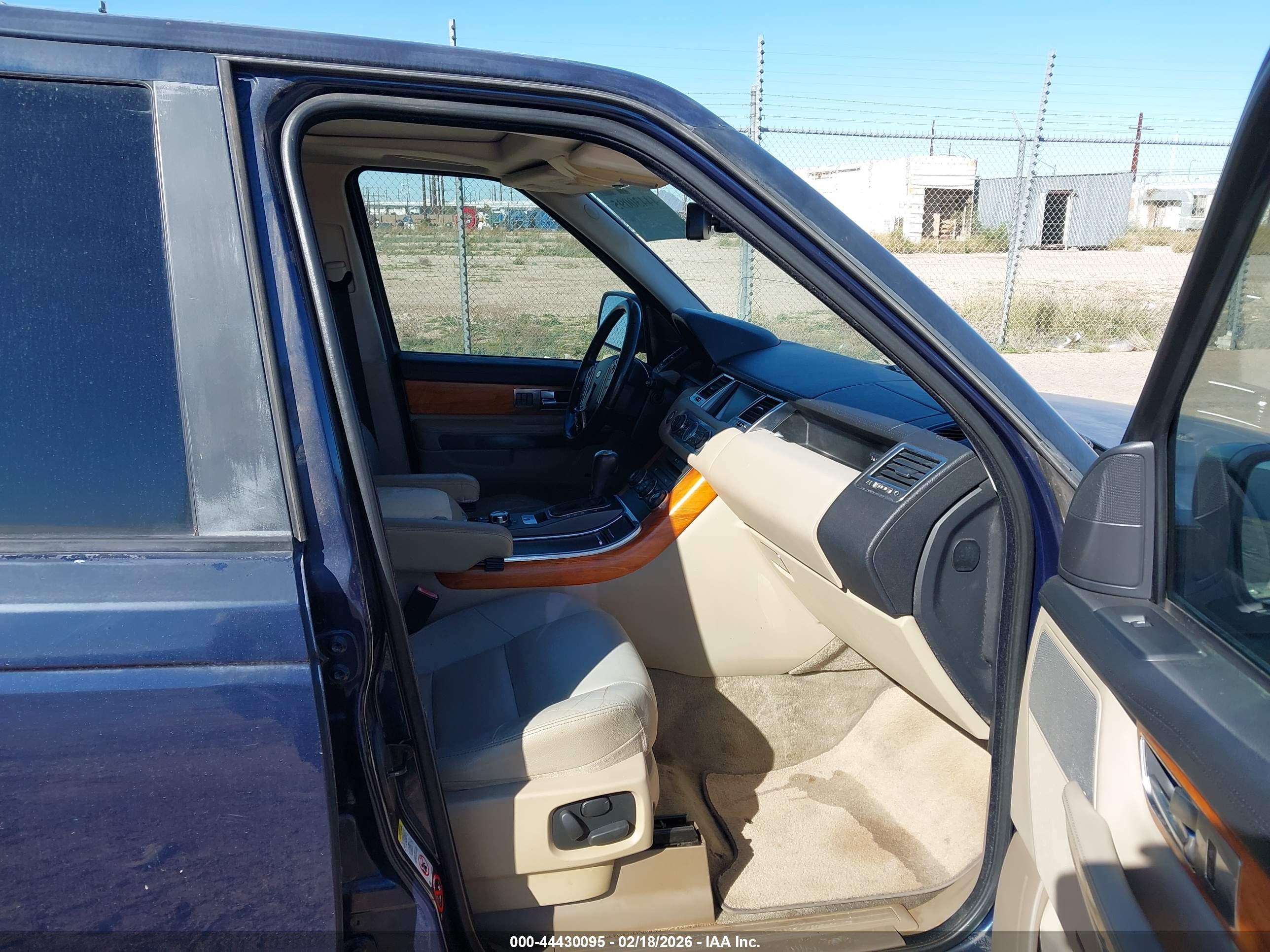 LAND ROVER image 5