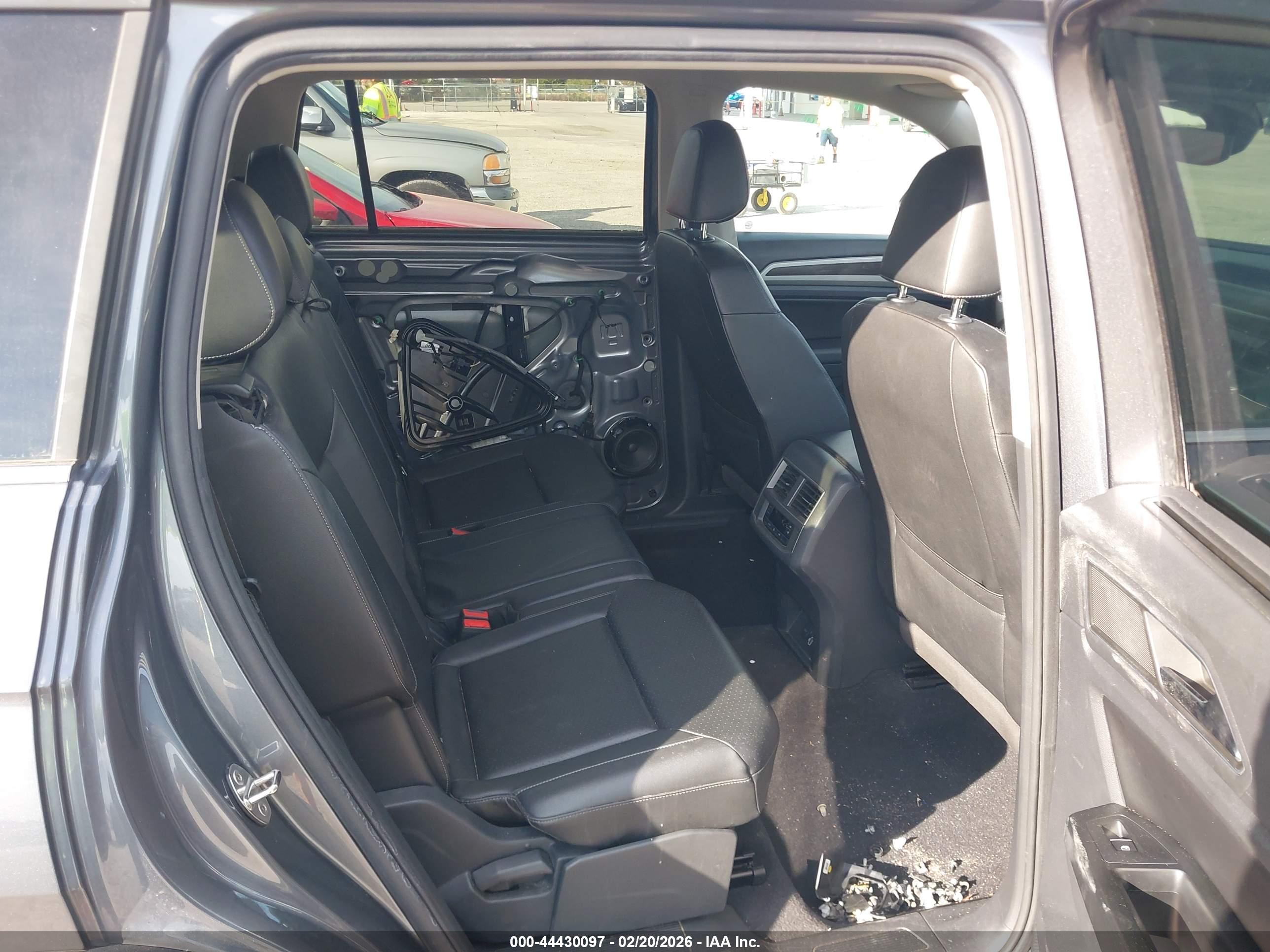 VOLKSWAGEN ATLAS image 8