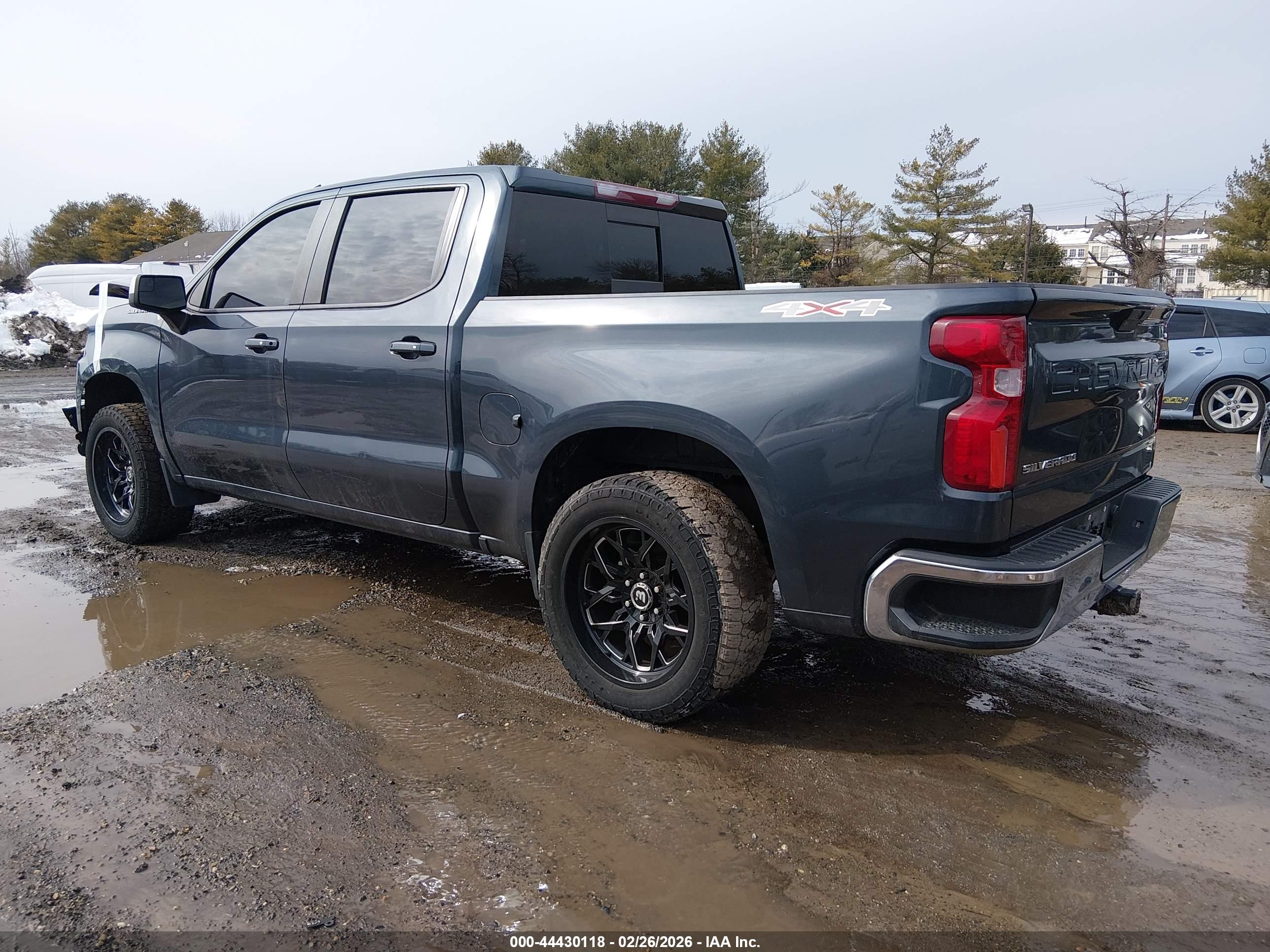 CHEVROLET SILVERADO image 3
