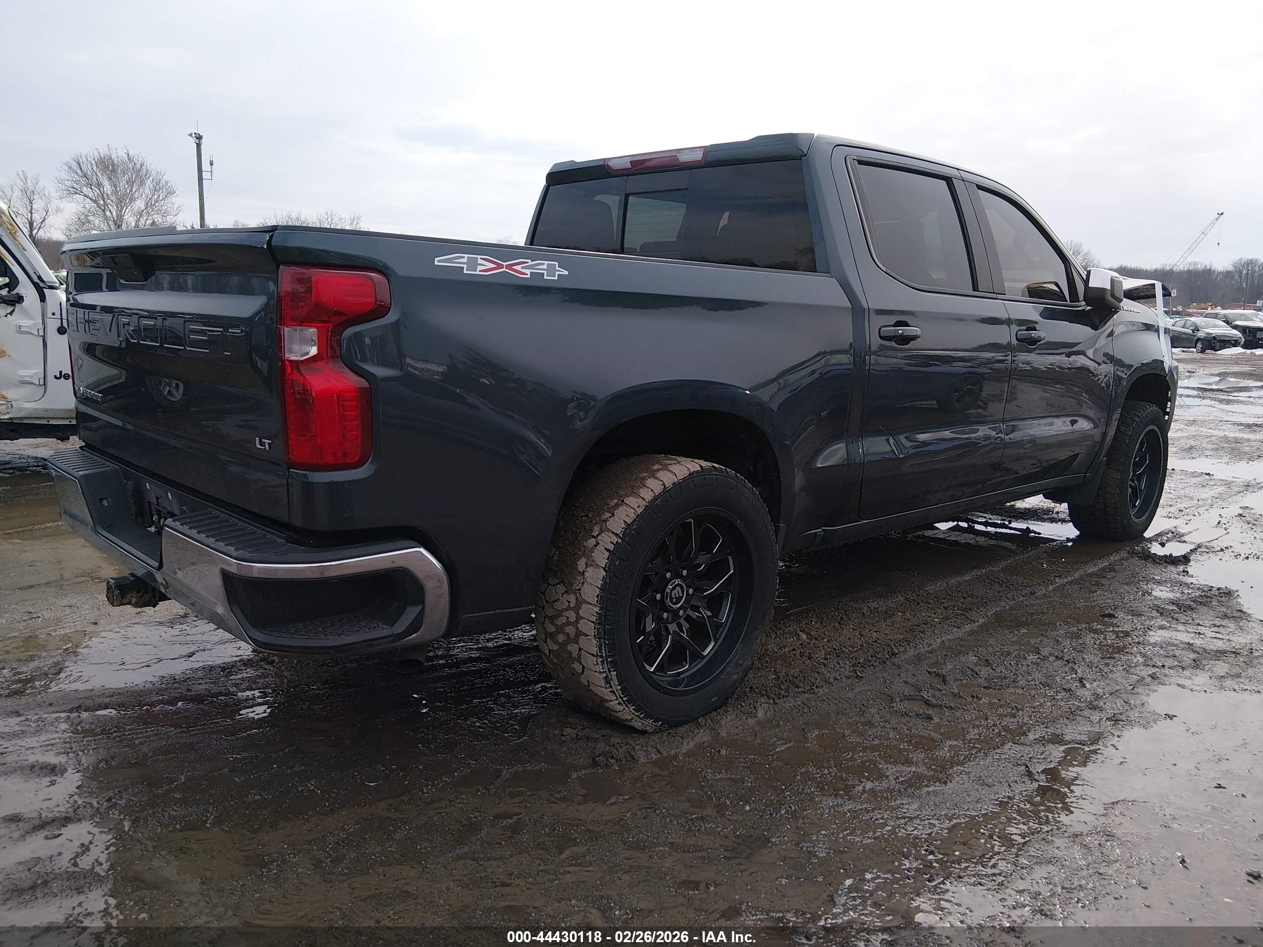 CHEVROLET SILVERADO image 4