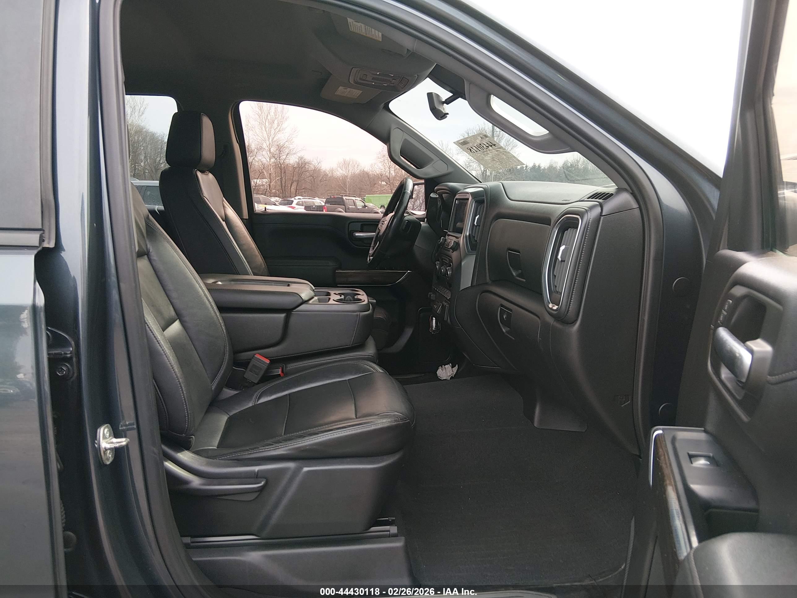 CHEVROLET SILVERADO image 5