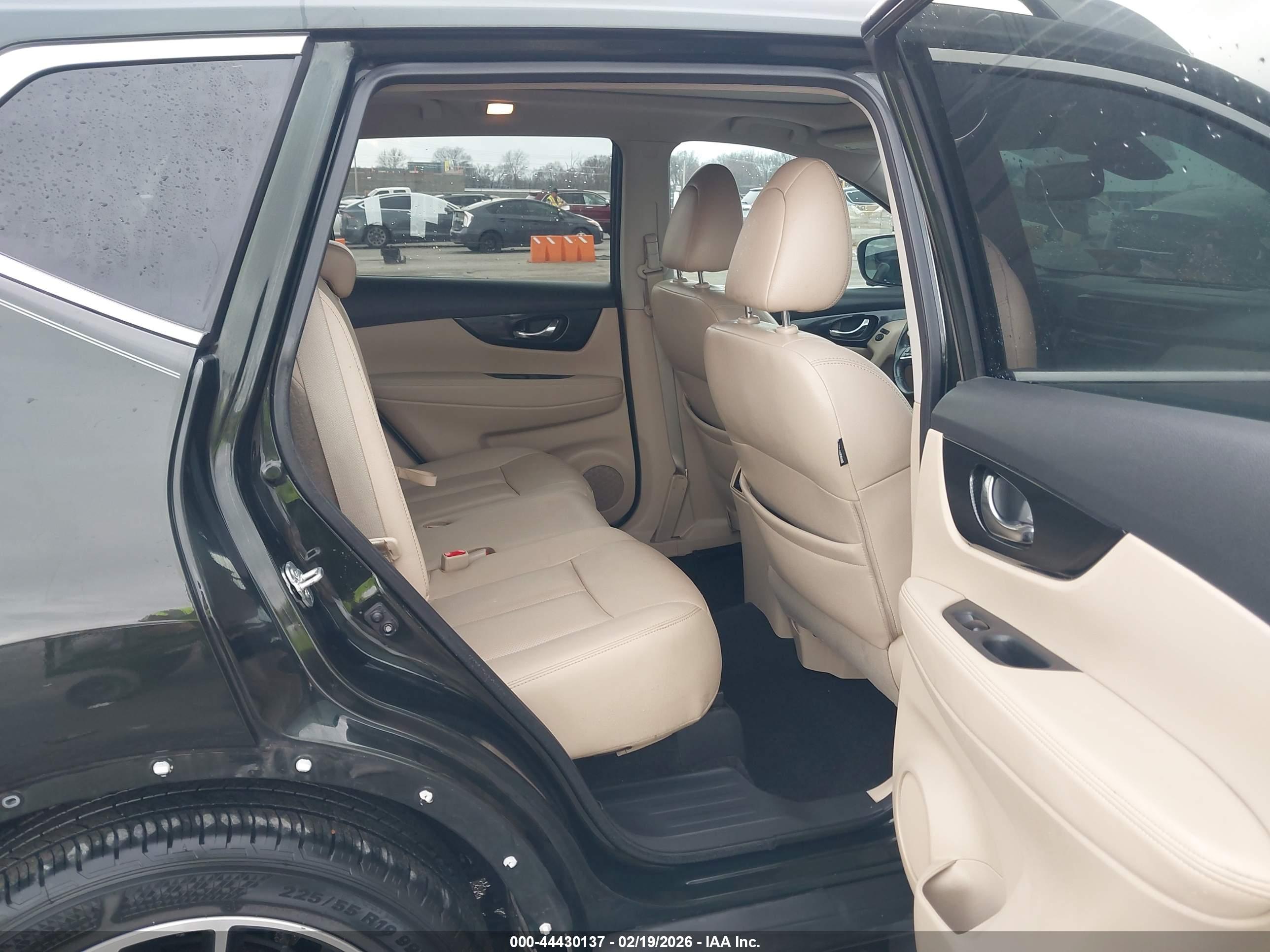 NISSAN ROGUE image 8