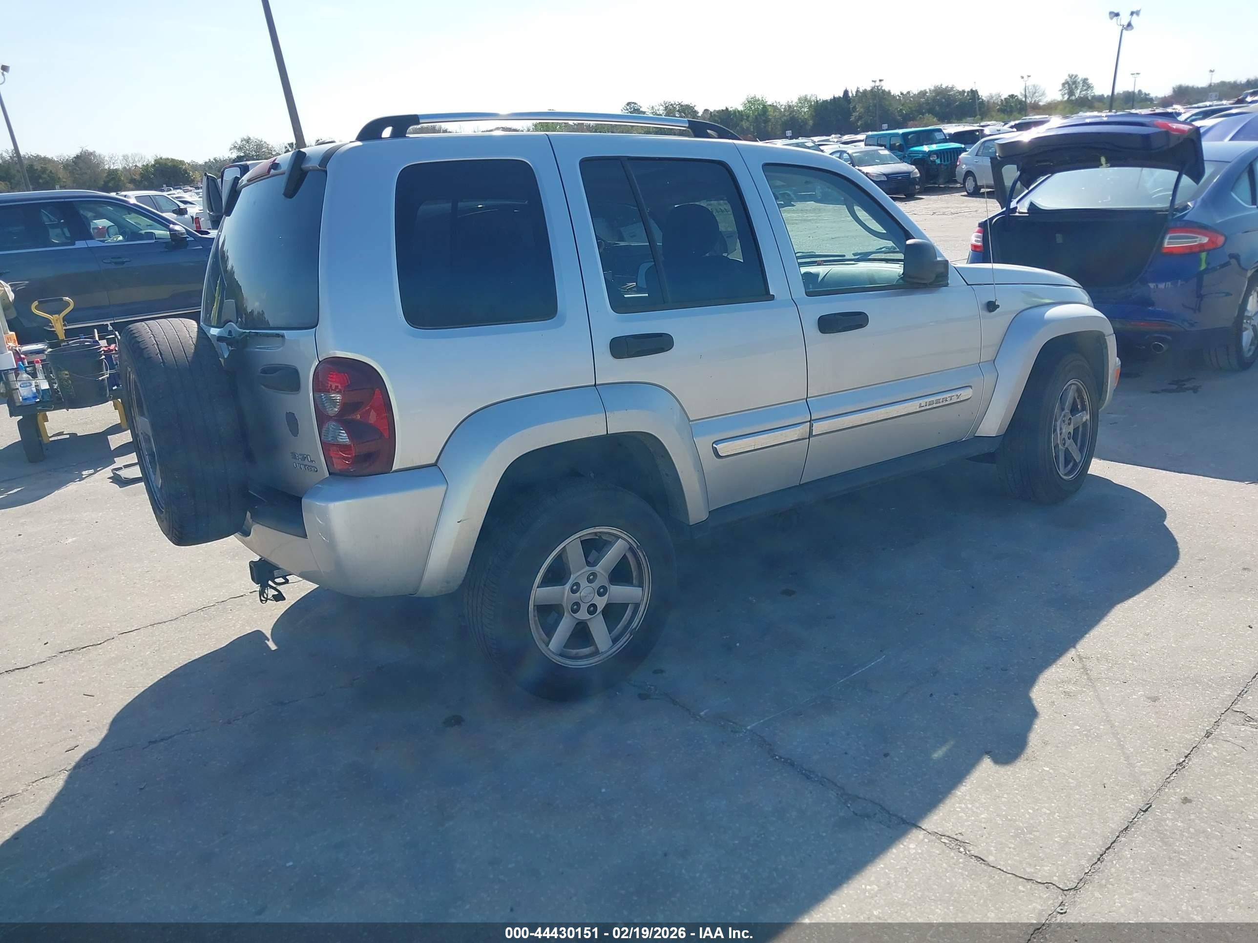 JEEP LIBERTY image 4