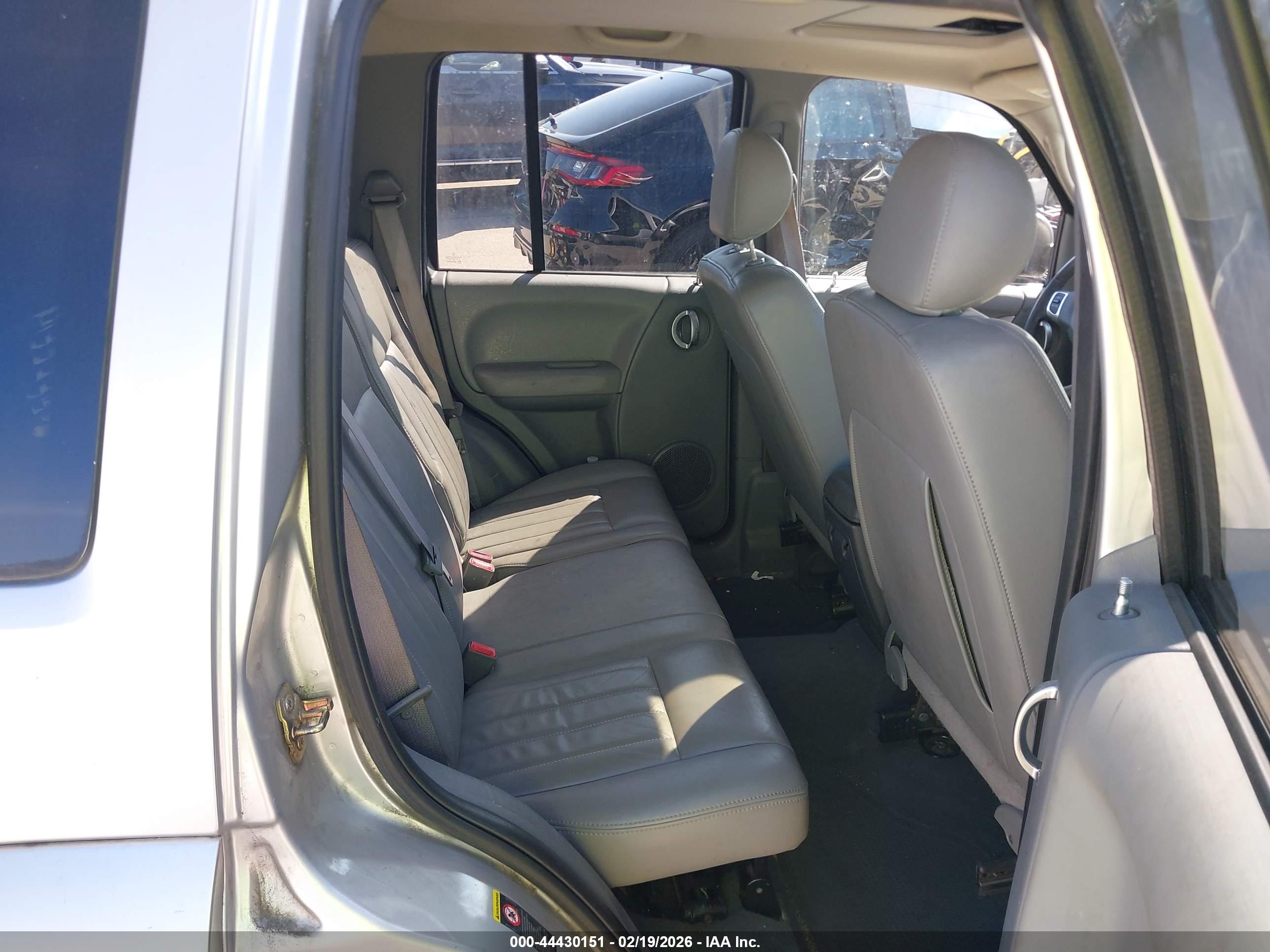 JEEP LIBERTY image 8