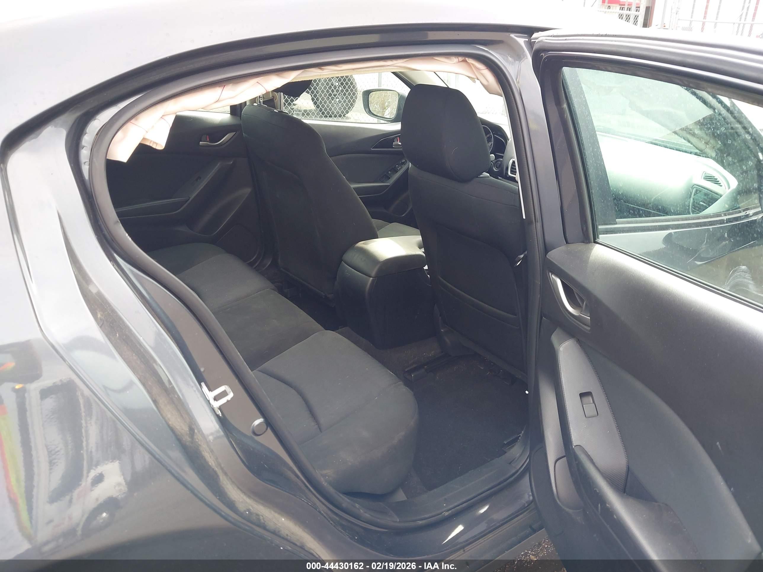 MAZDA MAZDA3 image 8