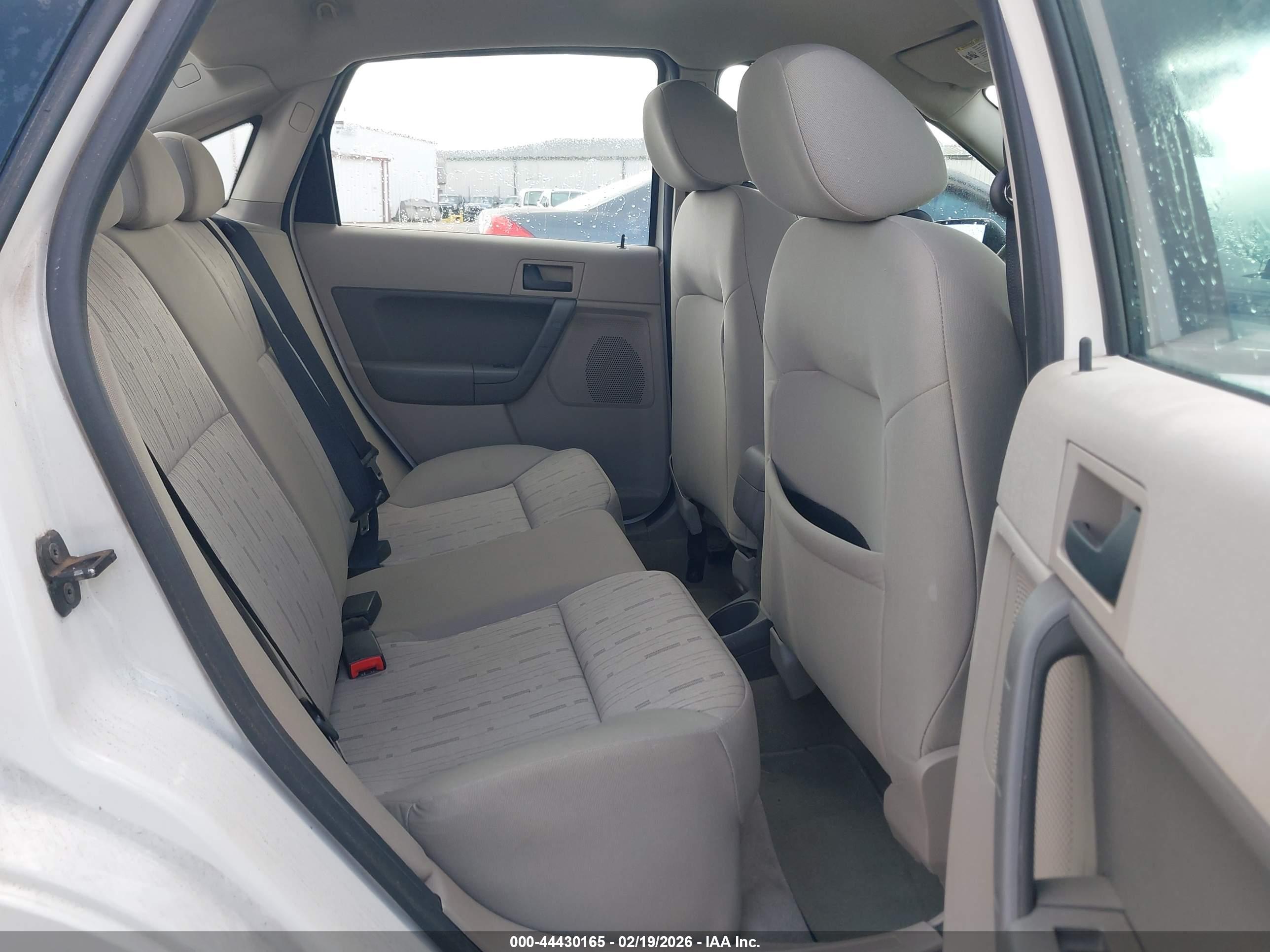FORD FOCUS image 8