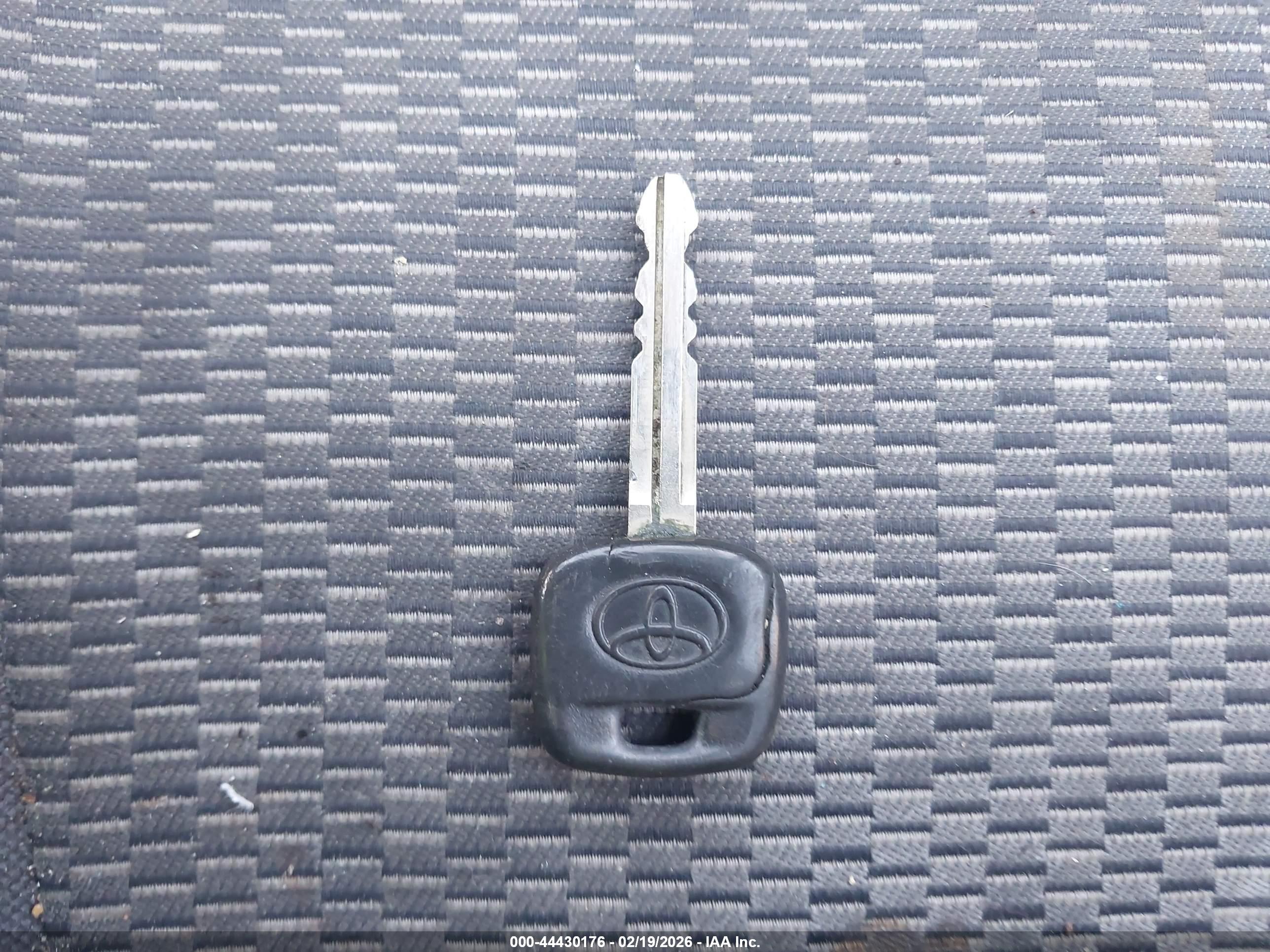 TOYOTA RAV4 image 11