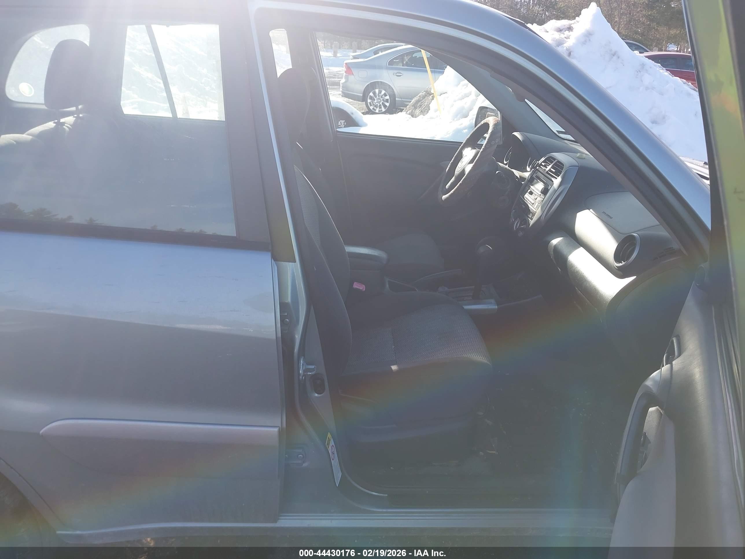 TOYOTA RAV4 image 5