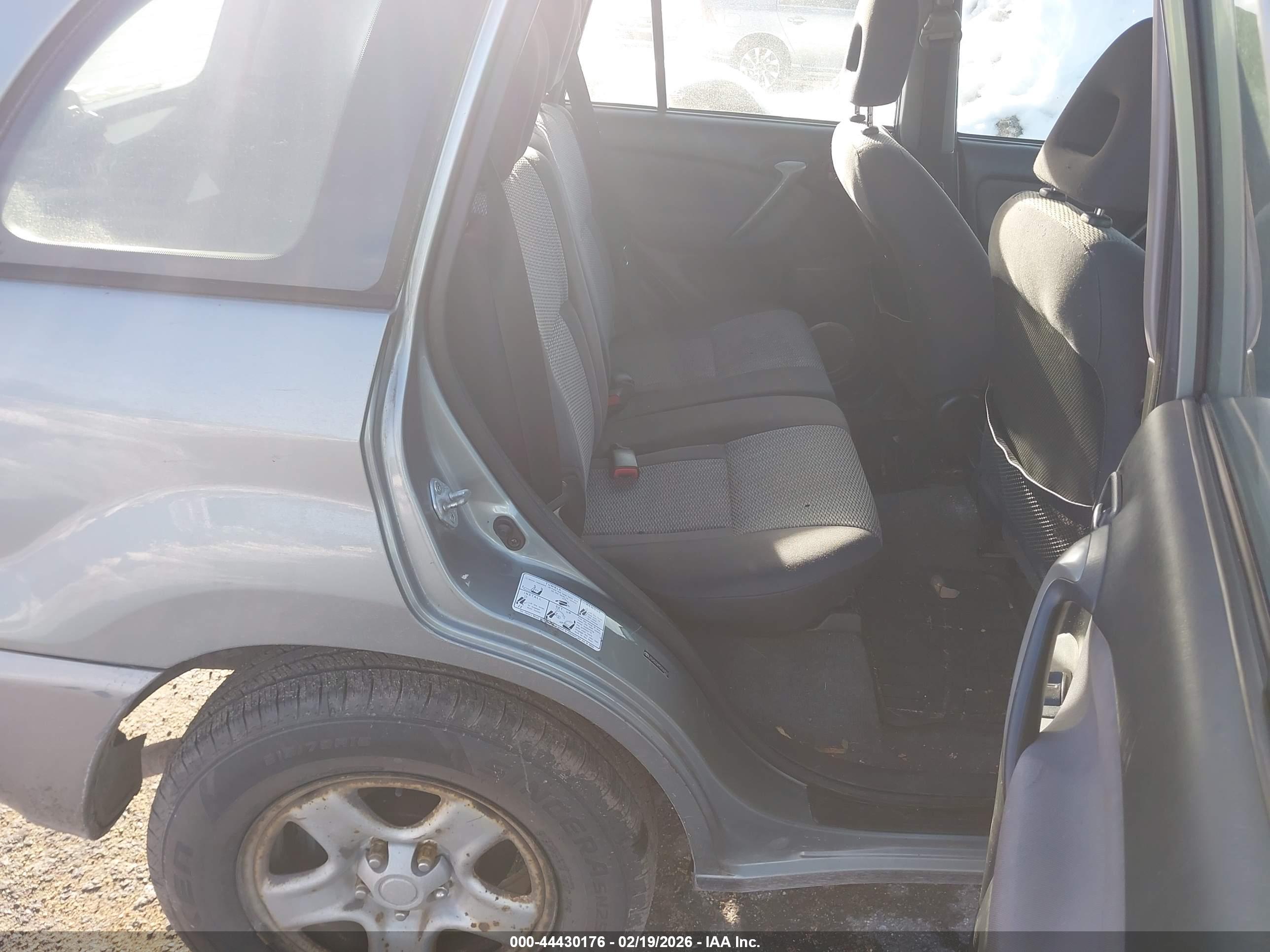 TOYOTA RAV4 image 8