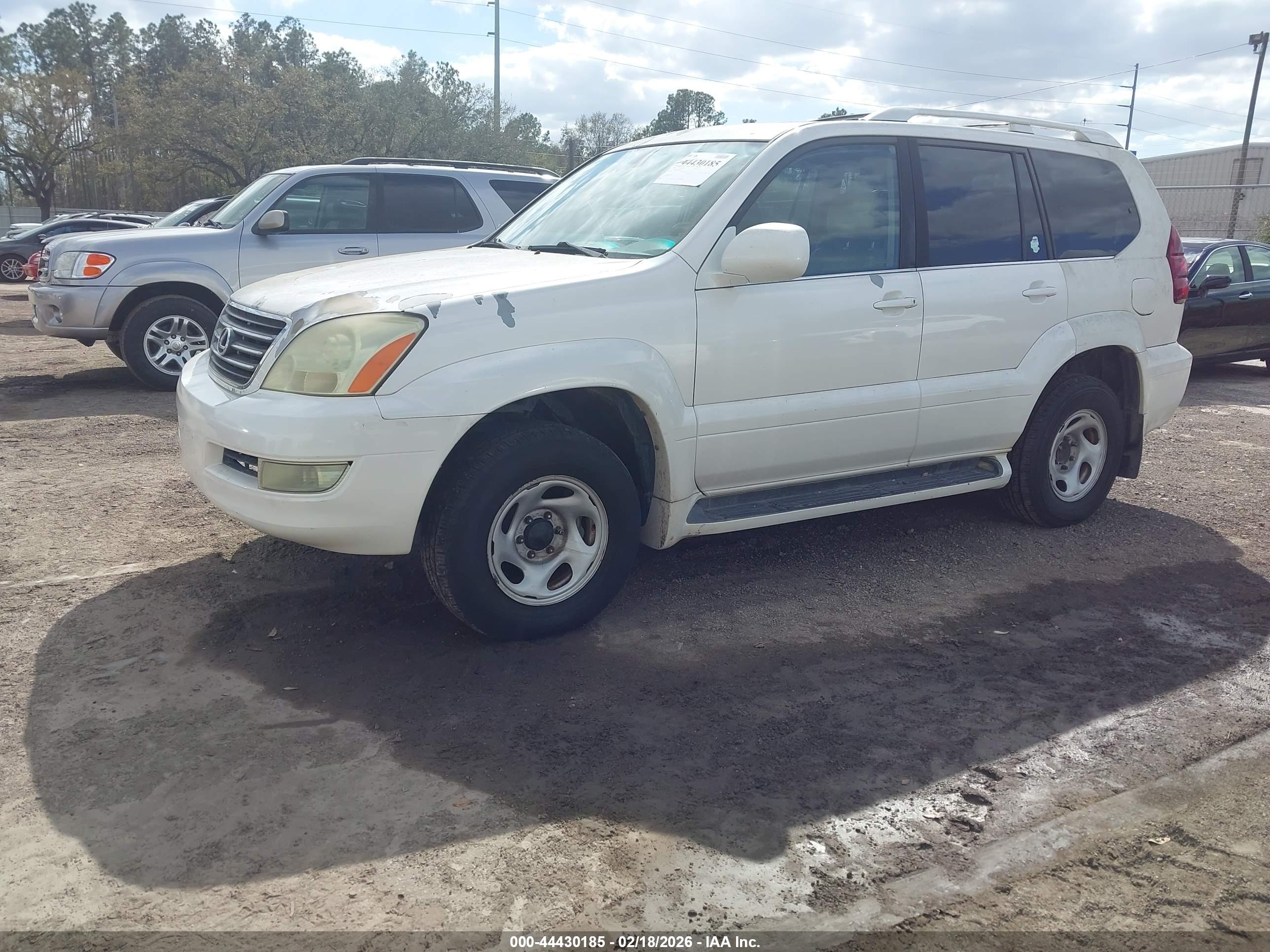 LEXUS GX image 2