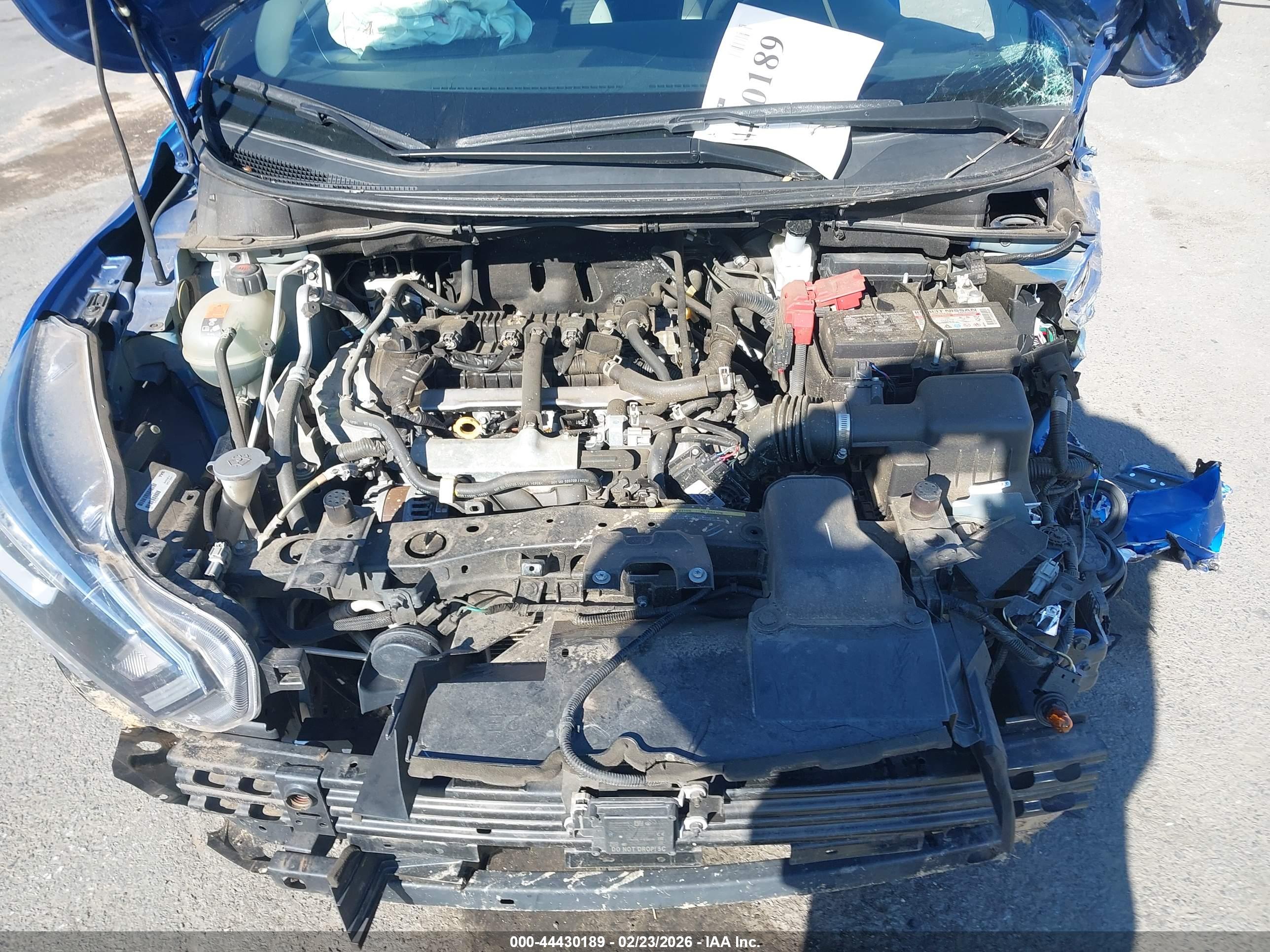 NISSAN VERSA image 10