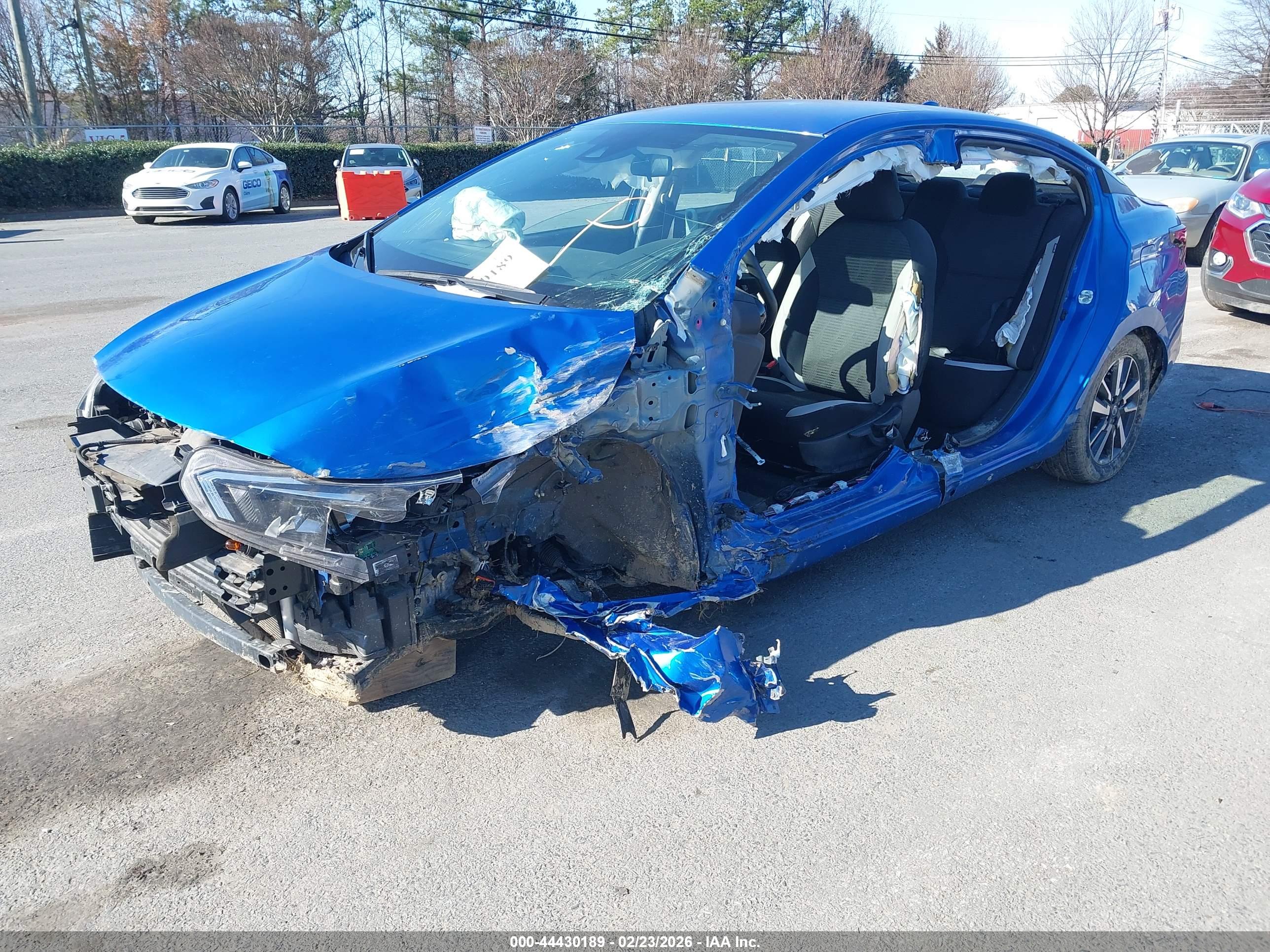 NISSAN VERSA image 2