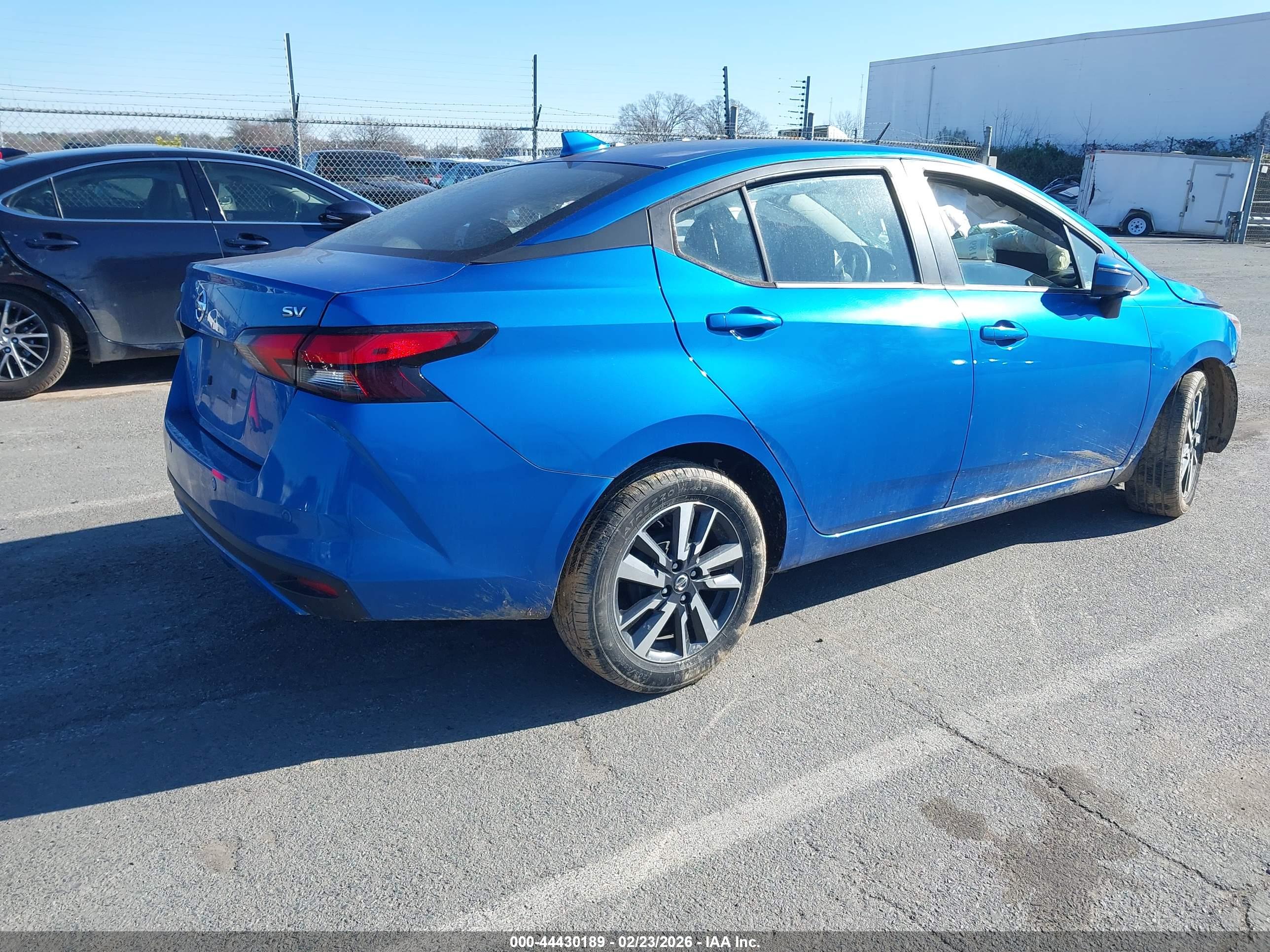 NISSAN VERSA image 4