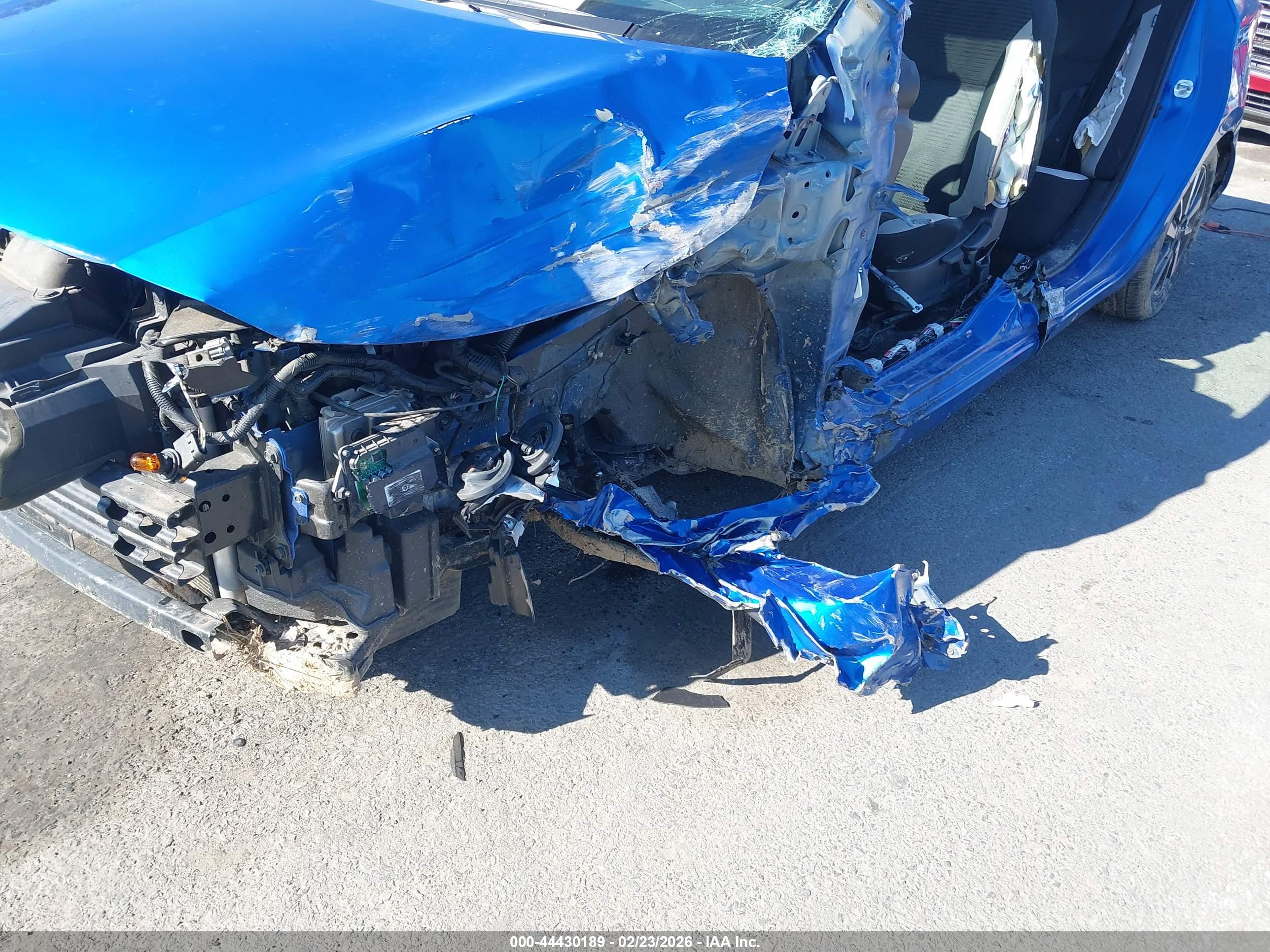 NISSAN VERSA image 6