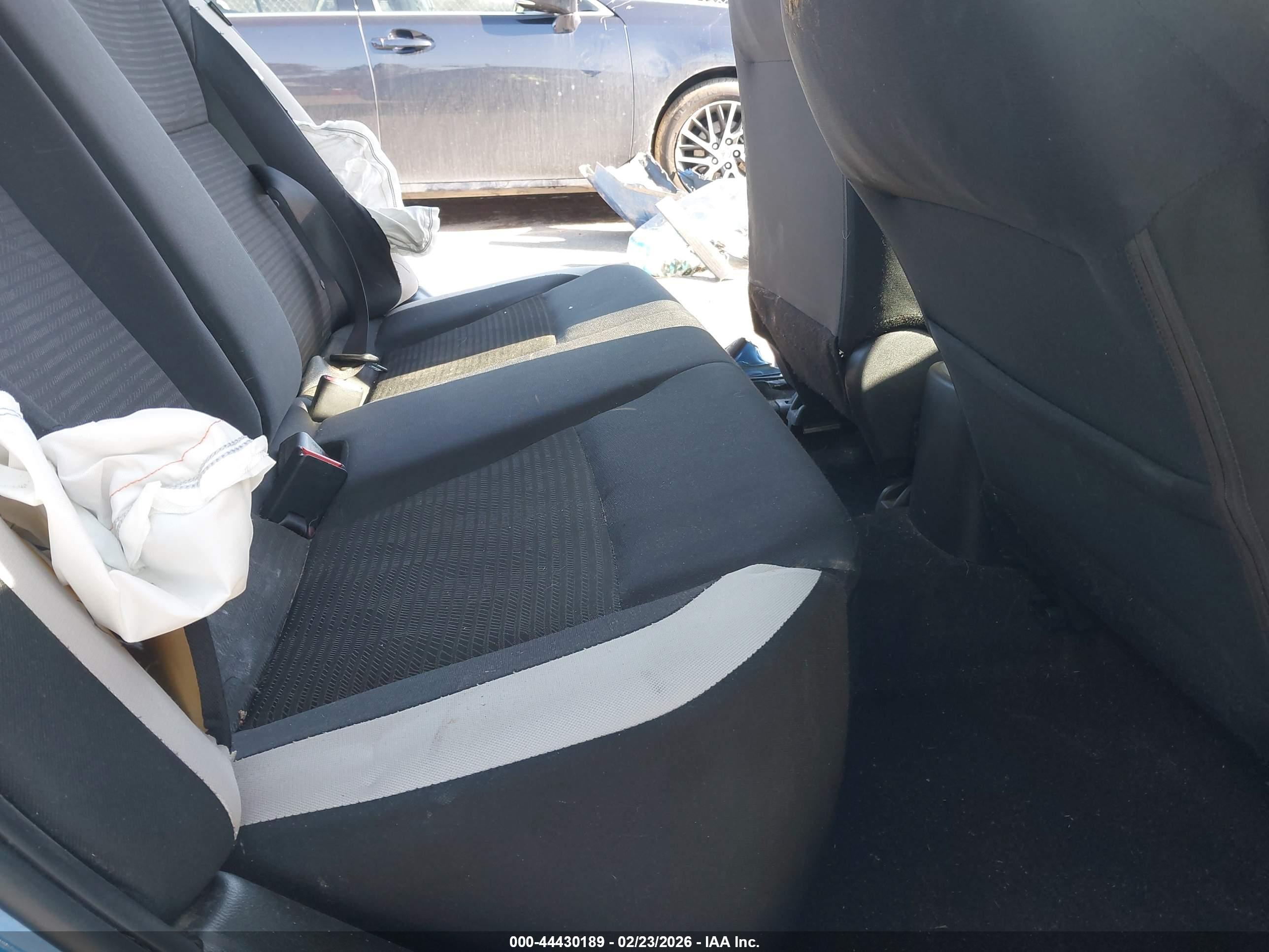NISSAN VERSA image 8
