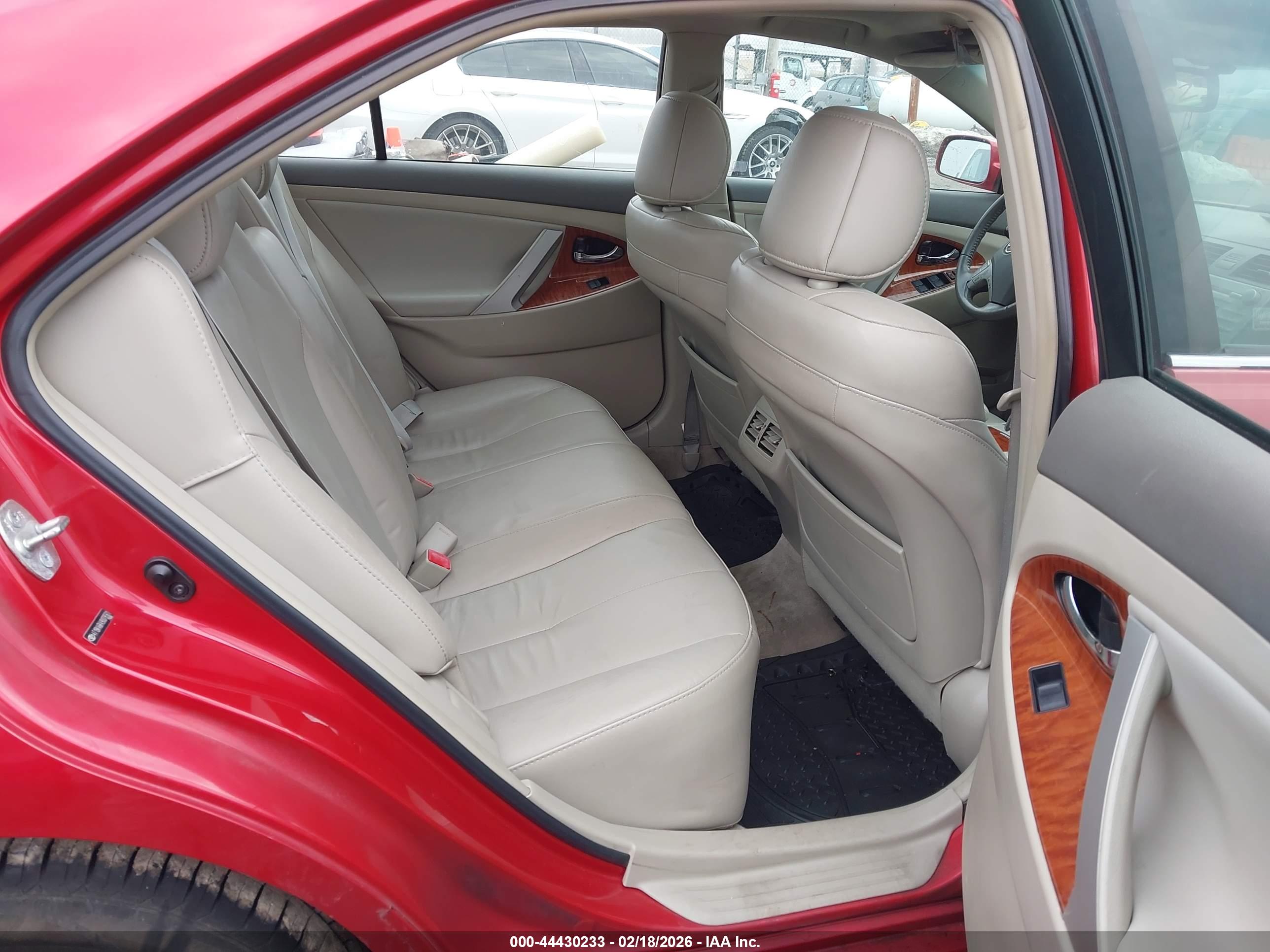 TOYOTA CAMRY image 8