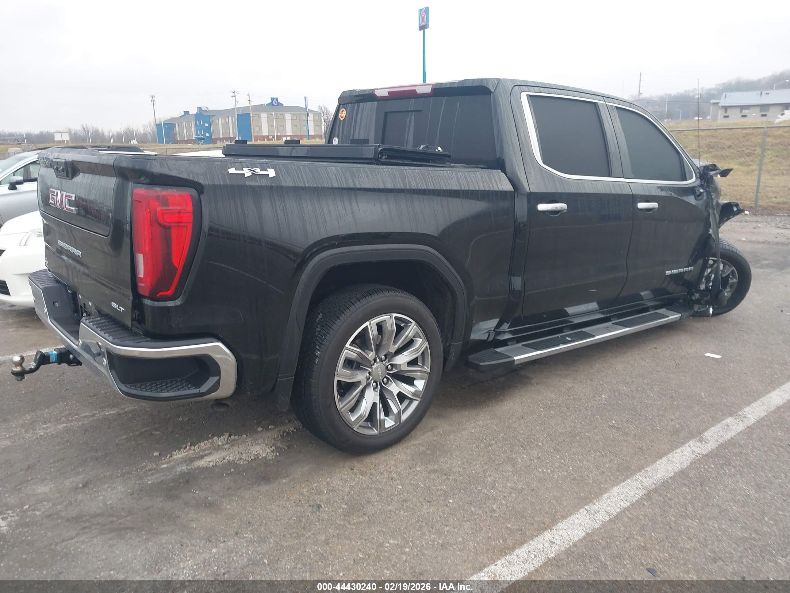 GMC SIERRA image 4