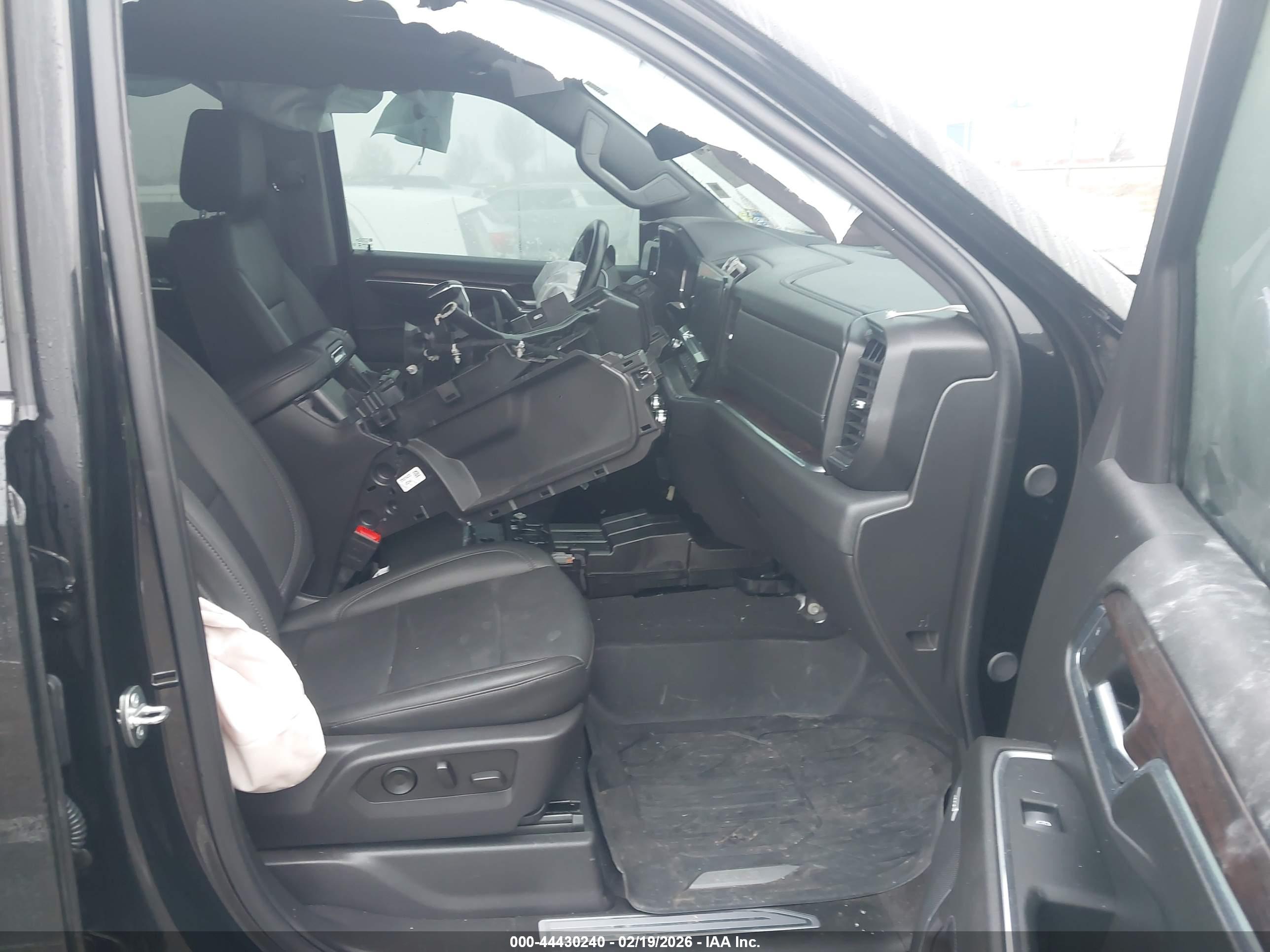 GMC SIERRA image 5