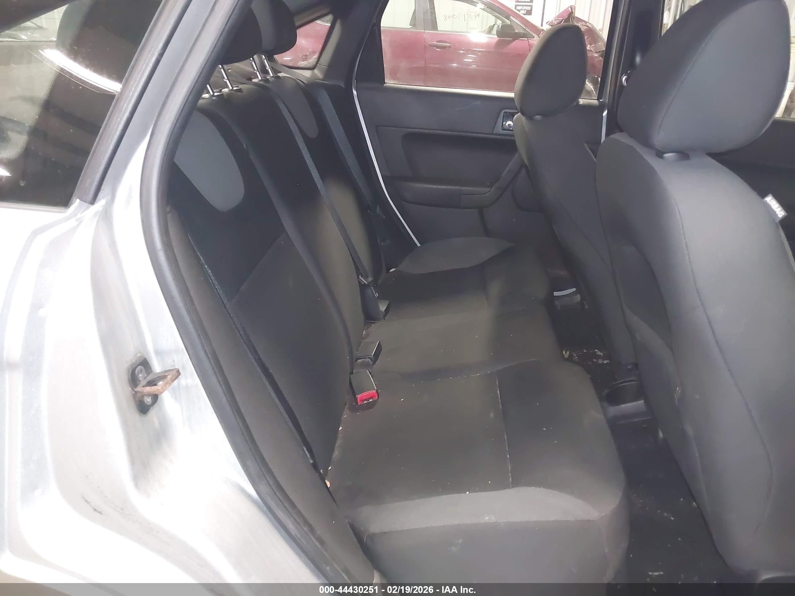 FORD FOCUS image 8
