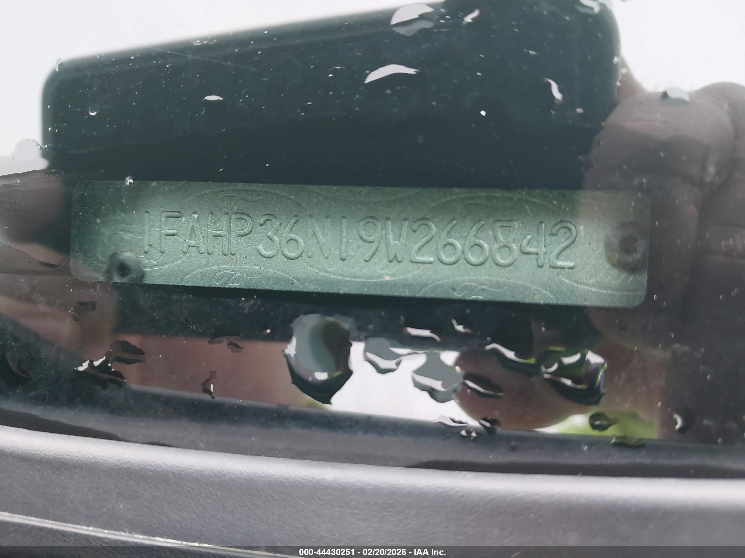 FORD FOCUS image 9