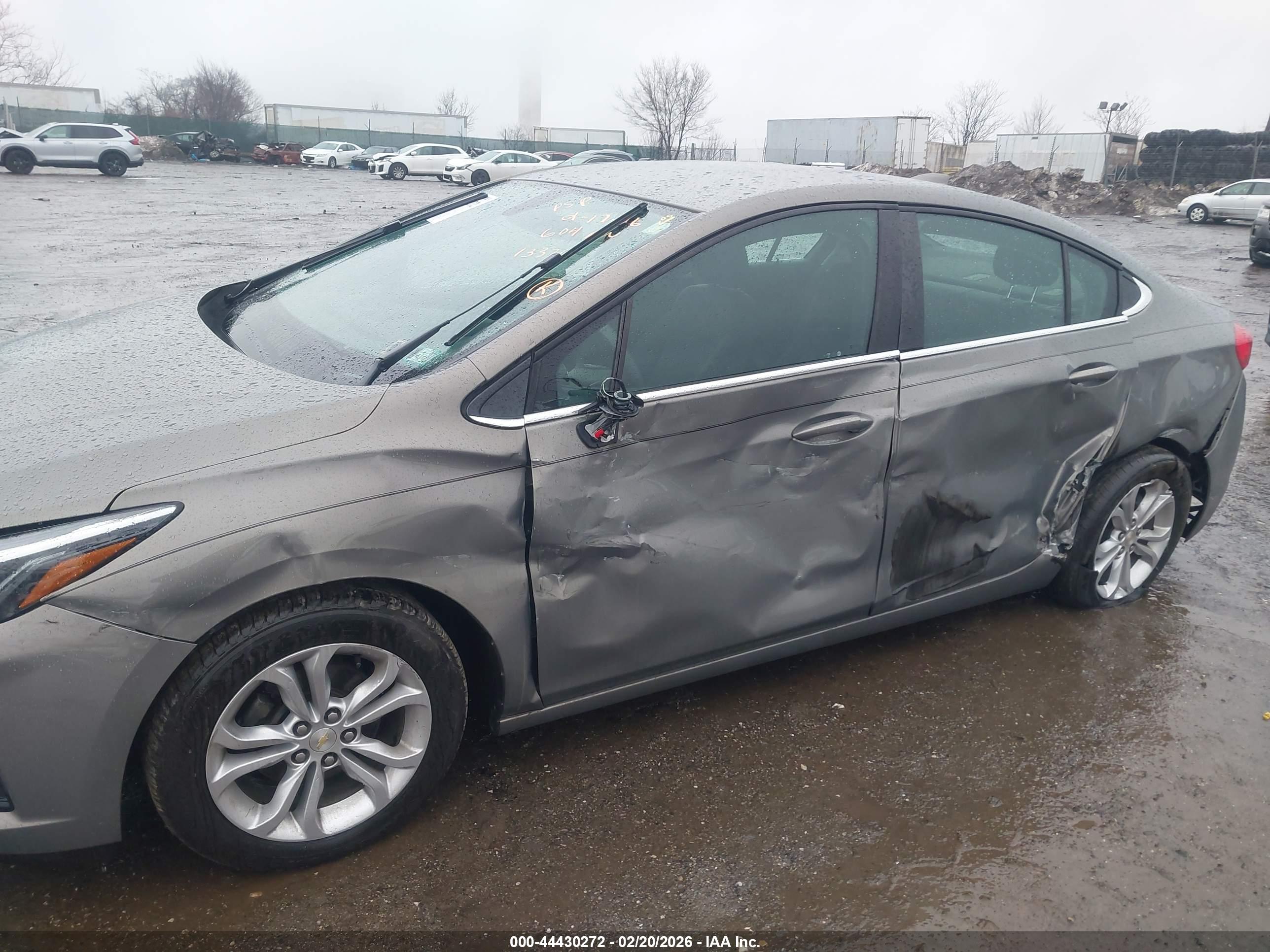 CHEVROLET CRUZE image 6