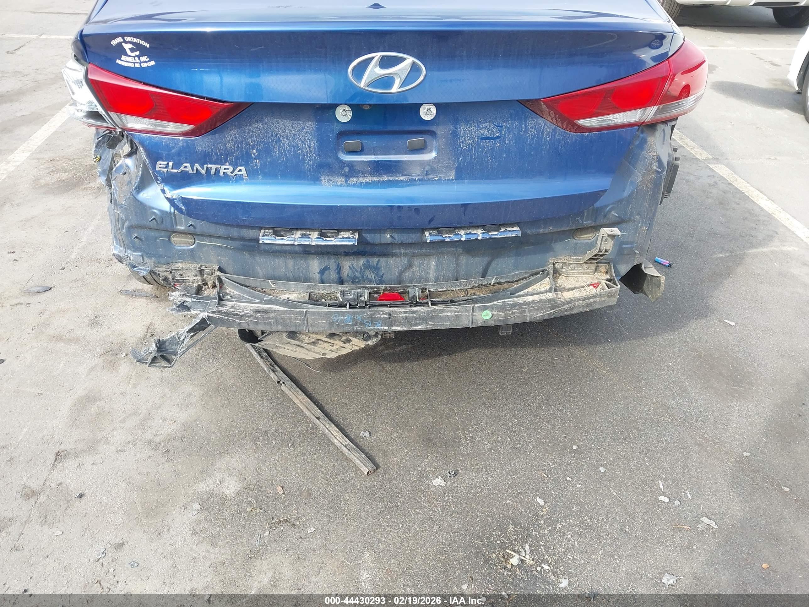 HYUNDAI ELANTRA image 6