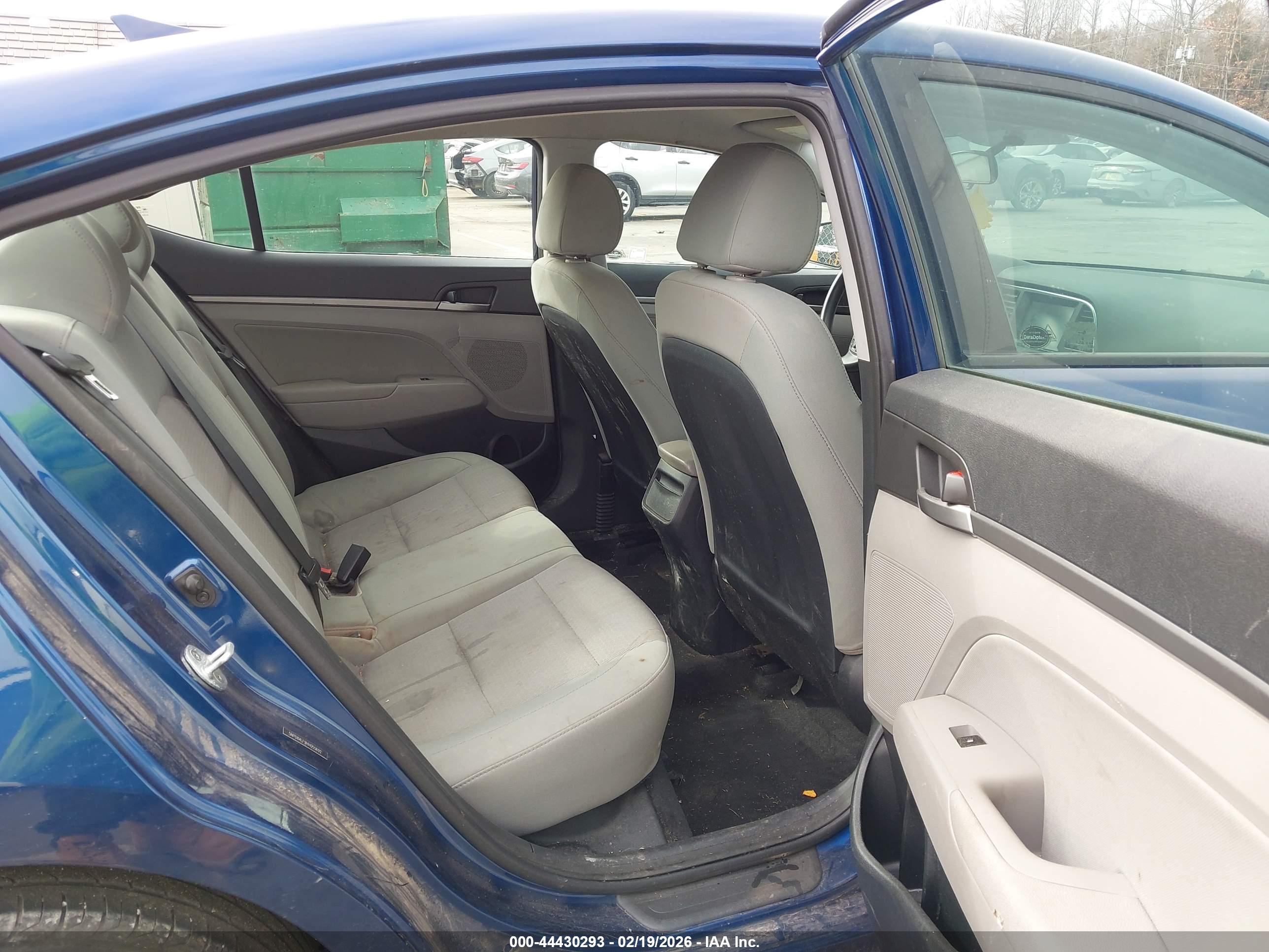 HYUNDAI ELANTRA image 8