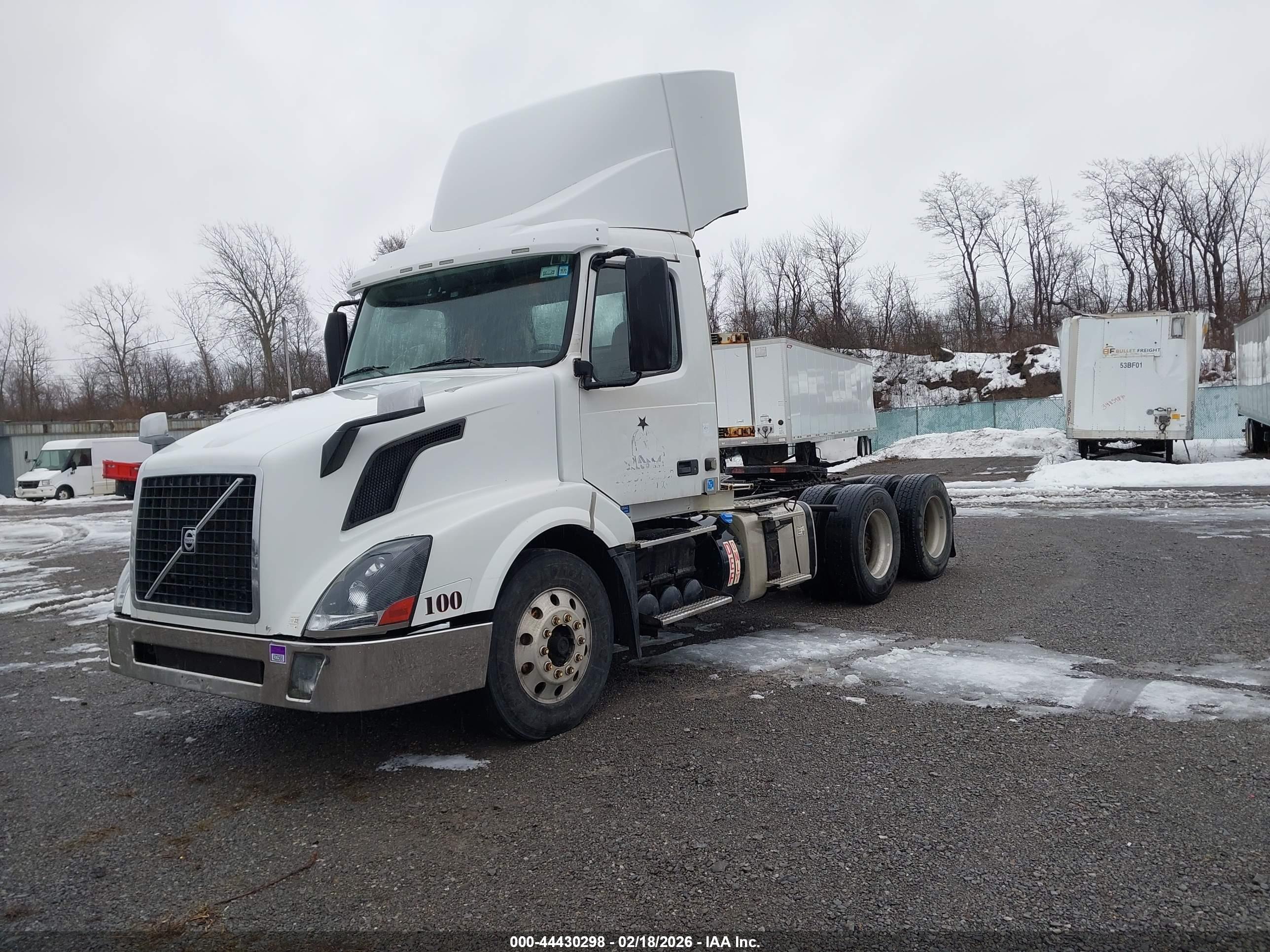 VOLVO VN image 2