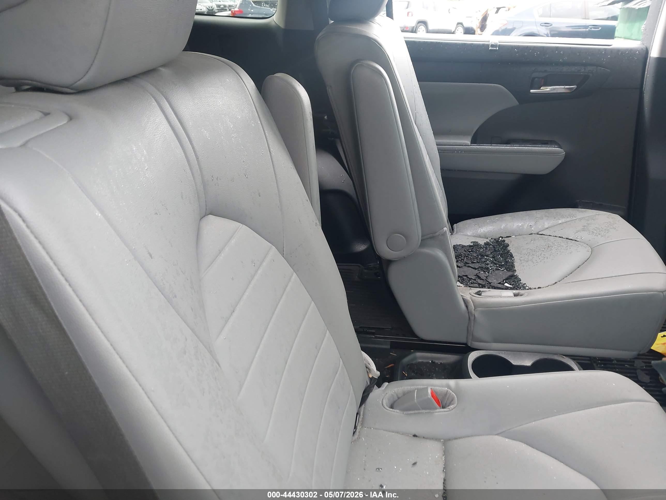 TOYOTA HIGHLANDER image 8