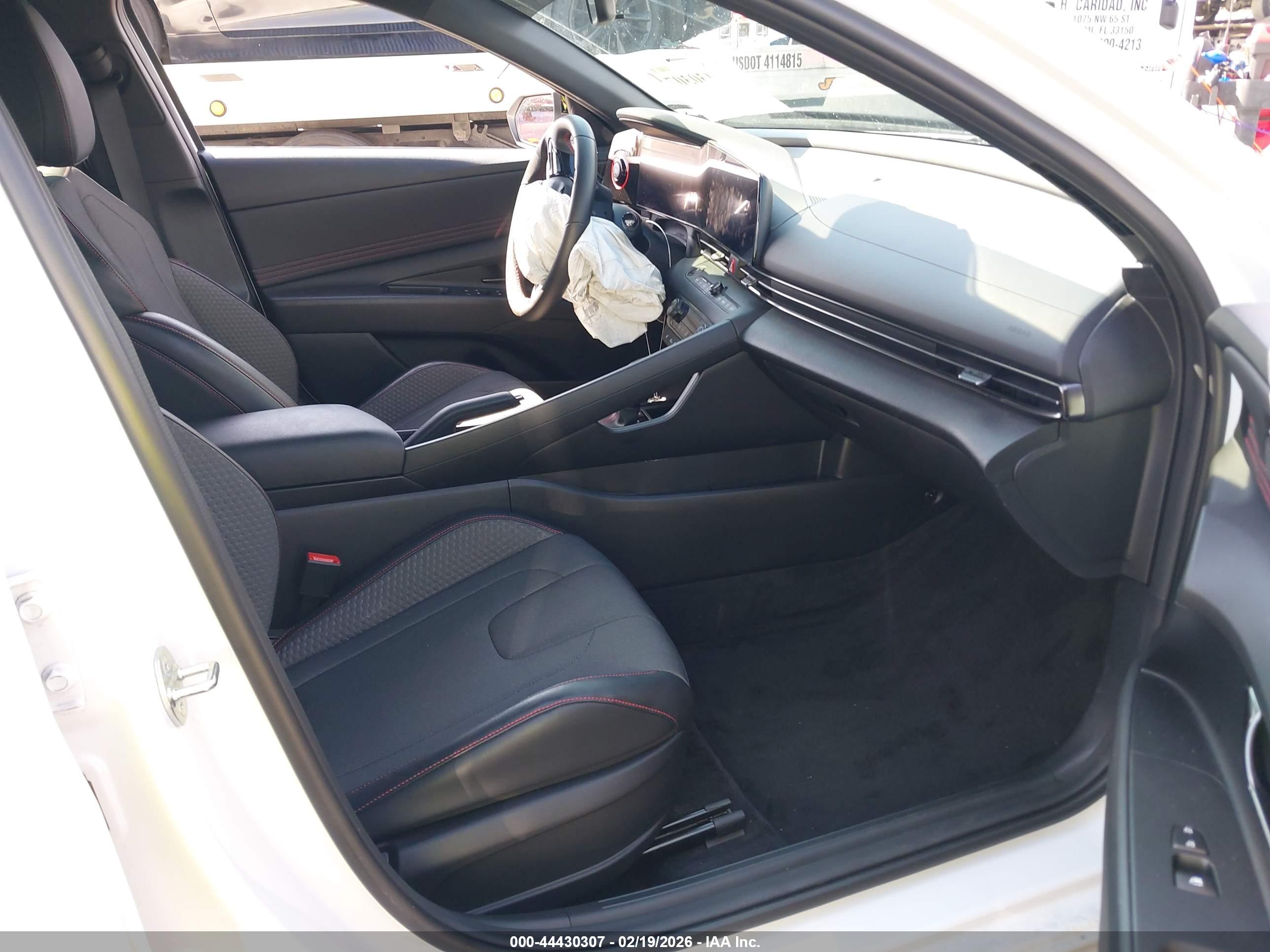 HYUNDAI ELANTRA image 5