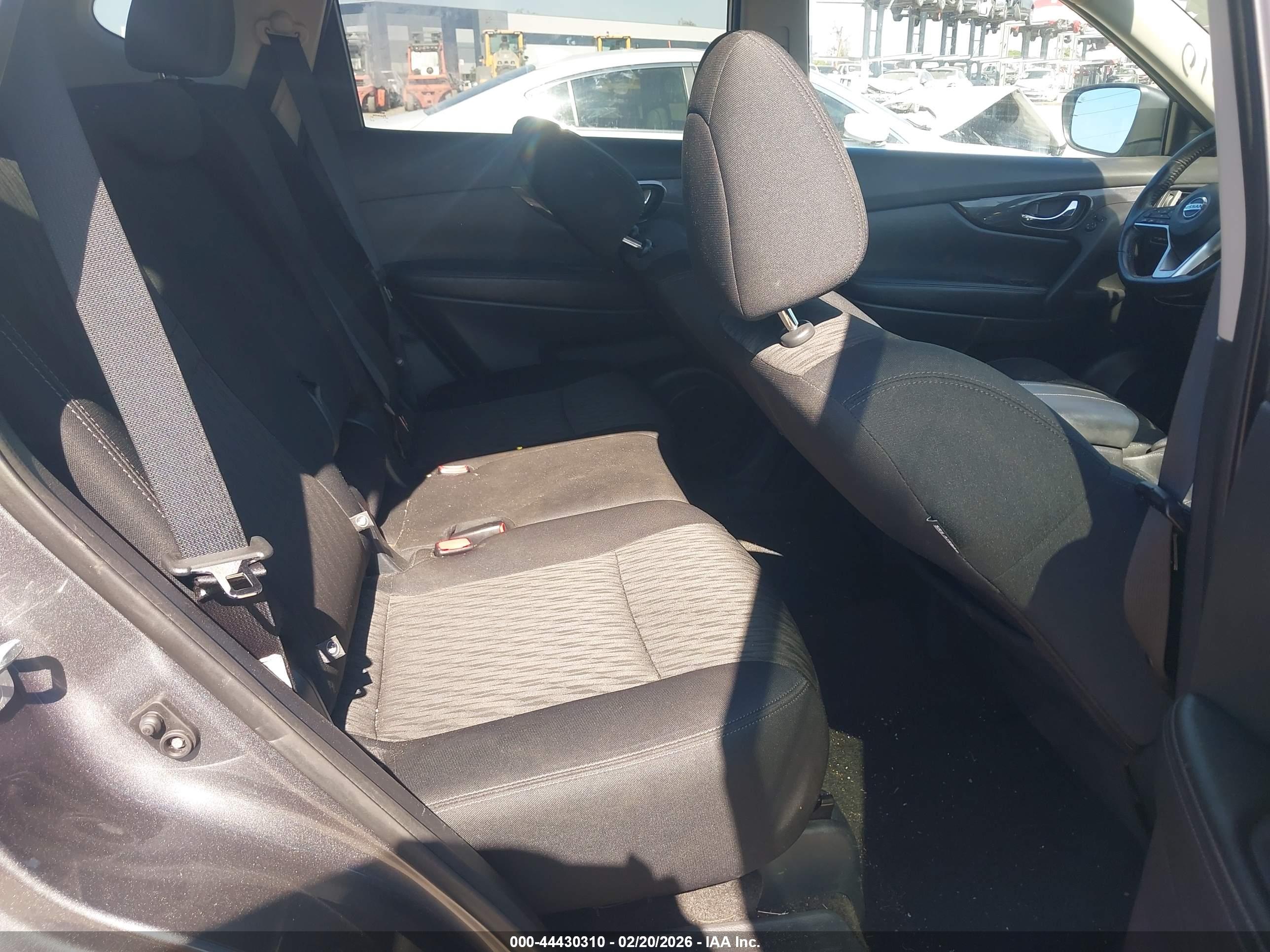 NISSAN ROGUE image 8