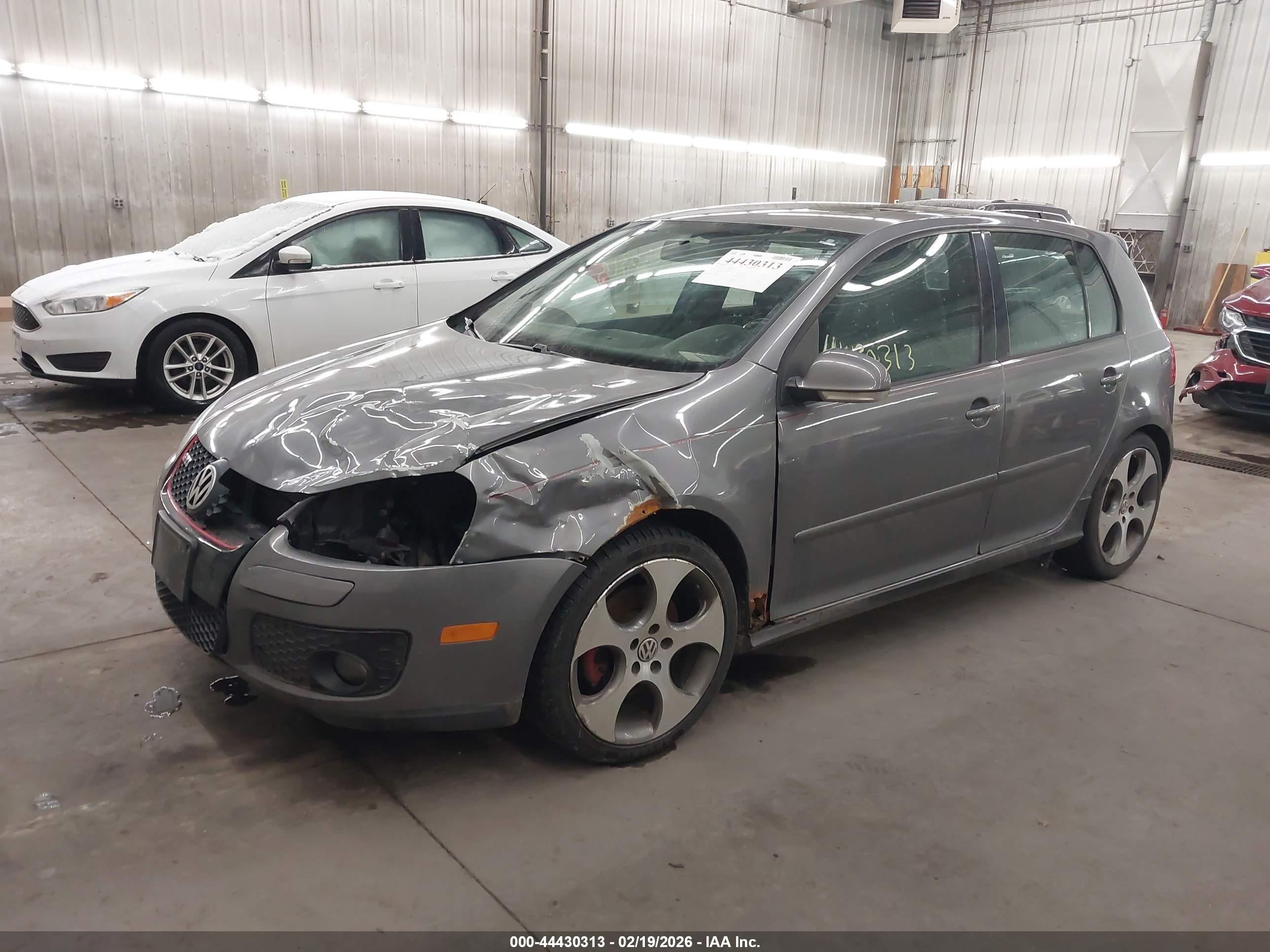 VOLKSWAGEN GTI image 2
