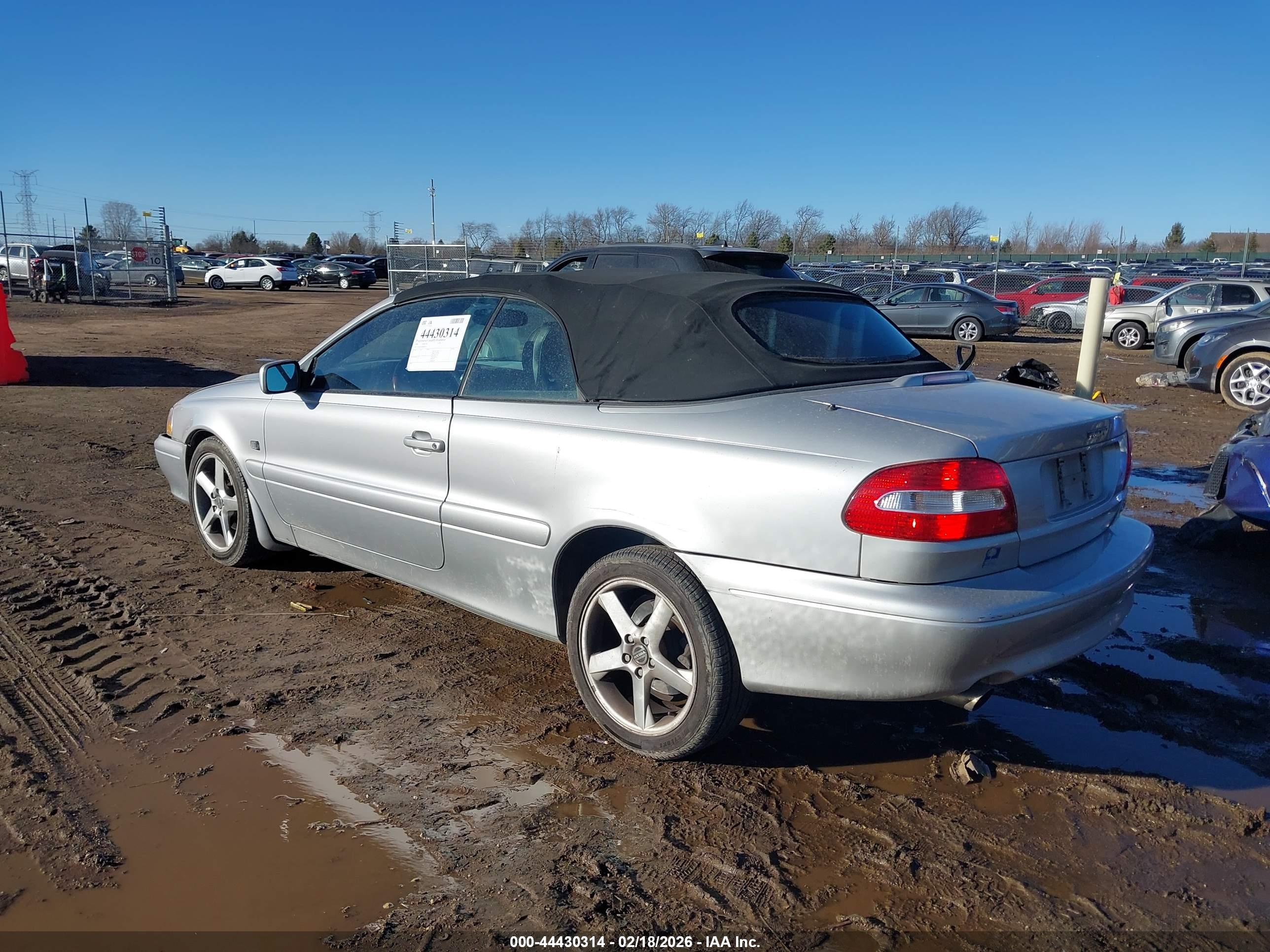 VOLVO C70 image 3