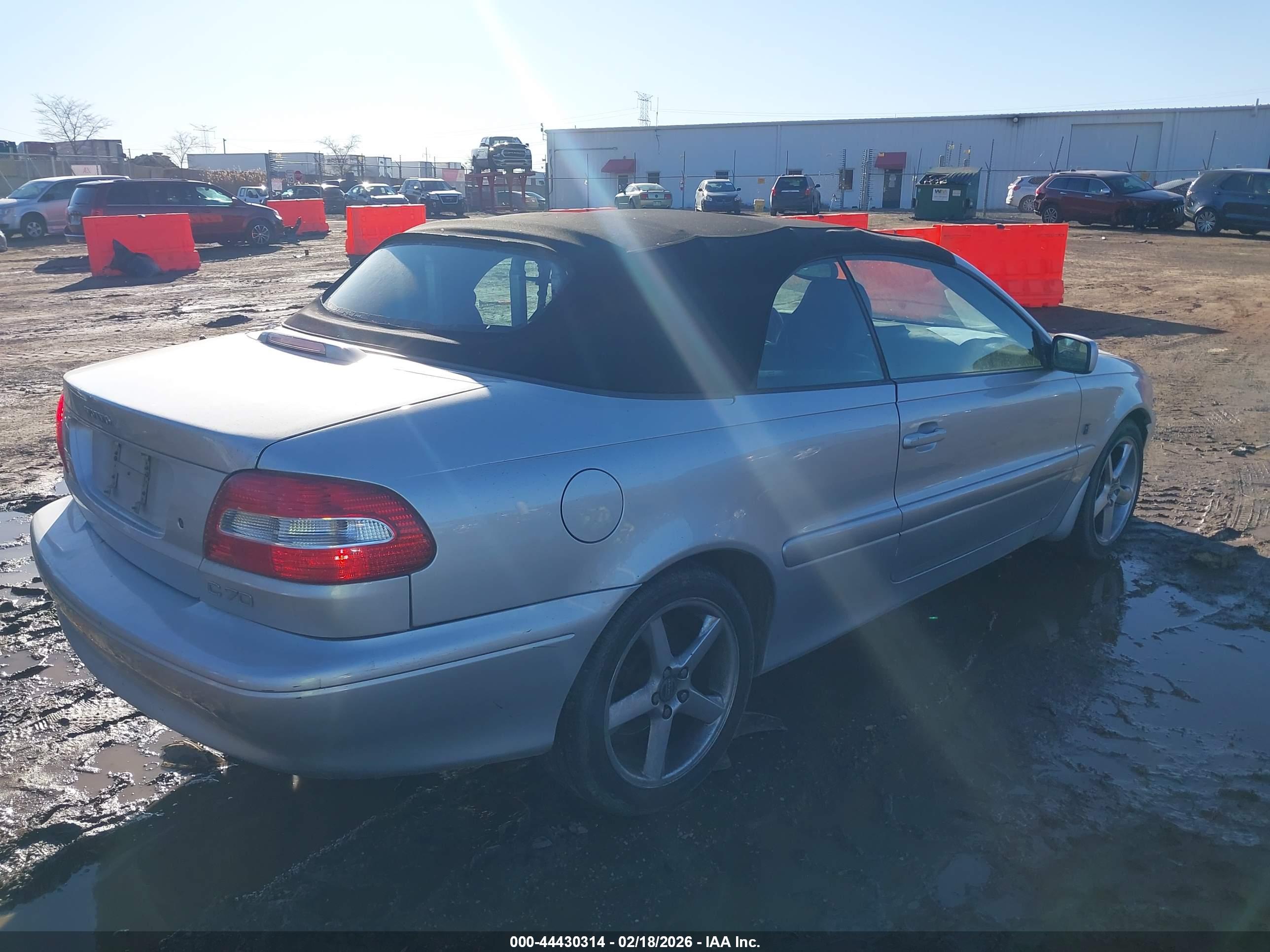 VOLVO C70 image 4