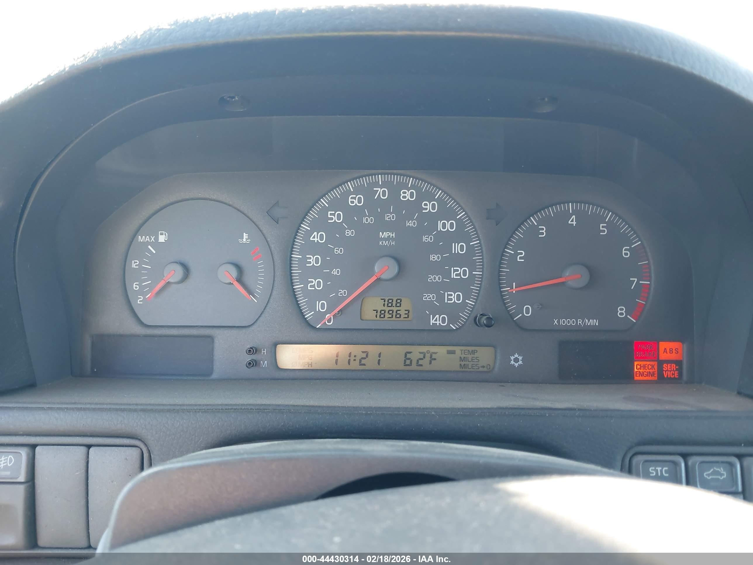 VOLVO C70 image 7
