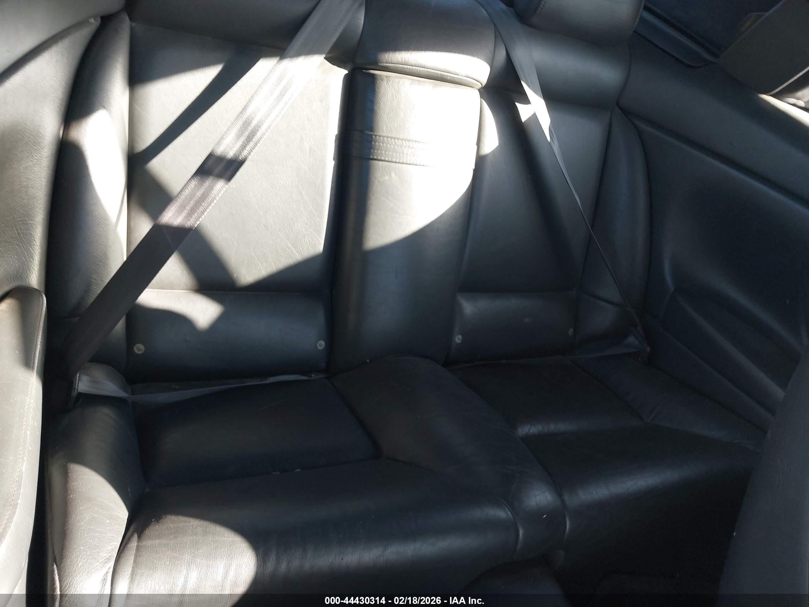 VOLVO C70 image 8