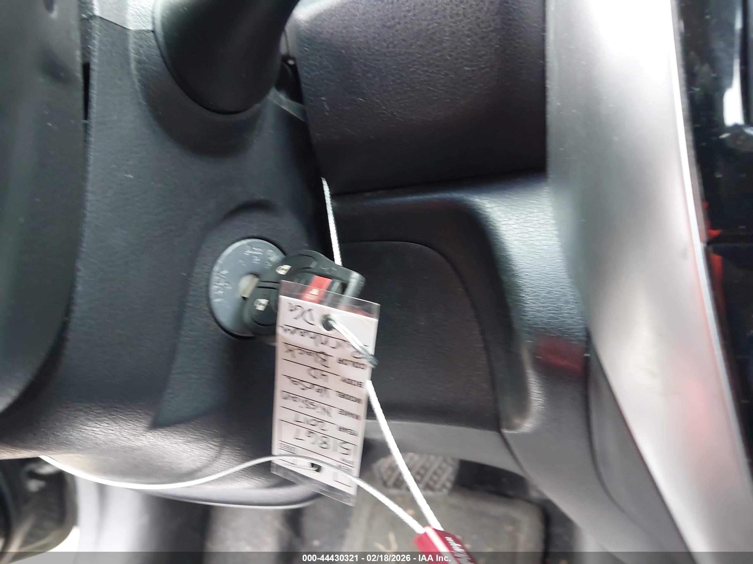 NISSAN VERSA image 11