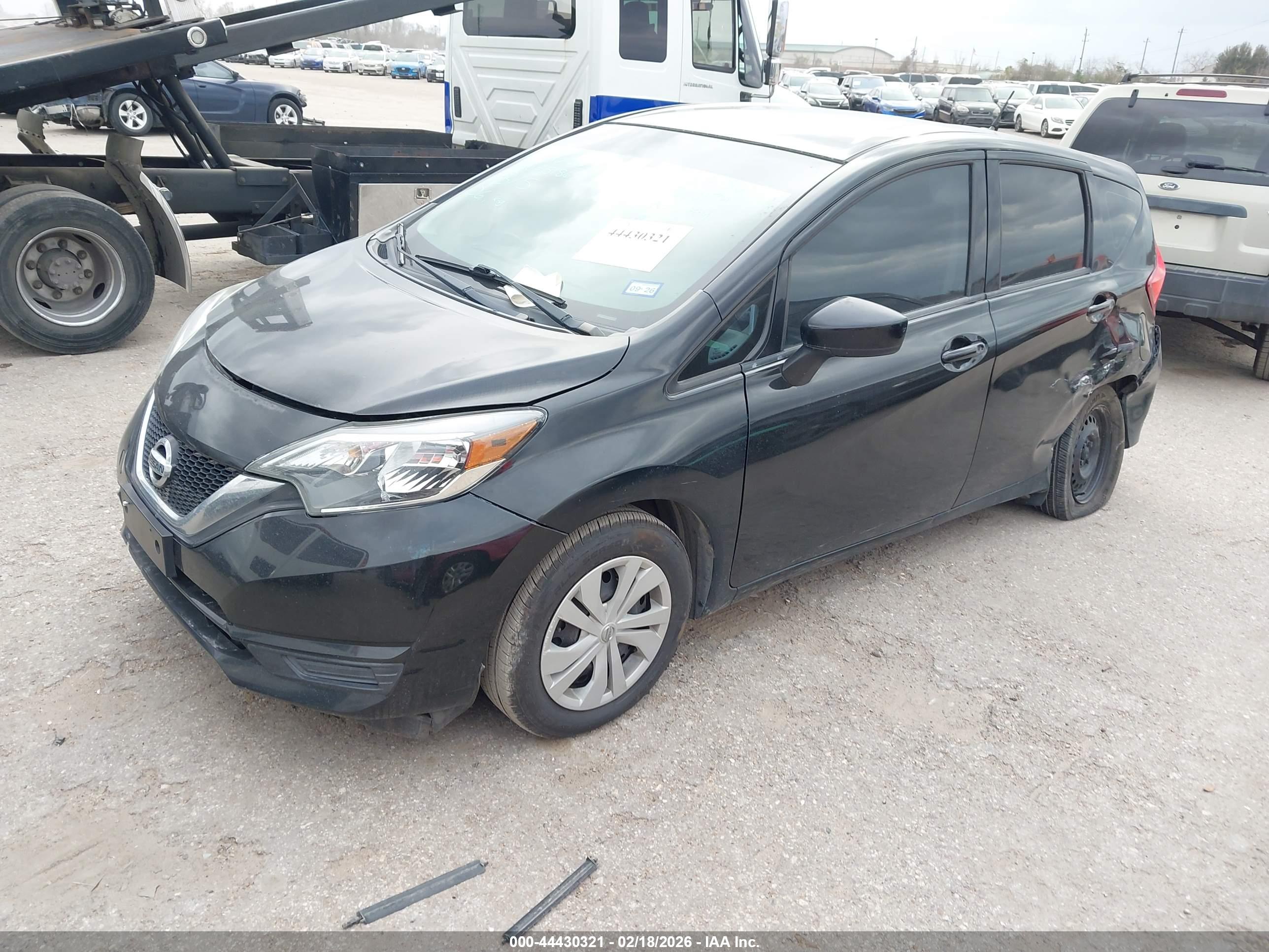 NISSAN VERSA image 2